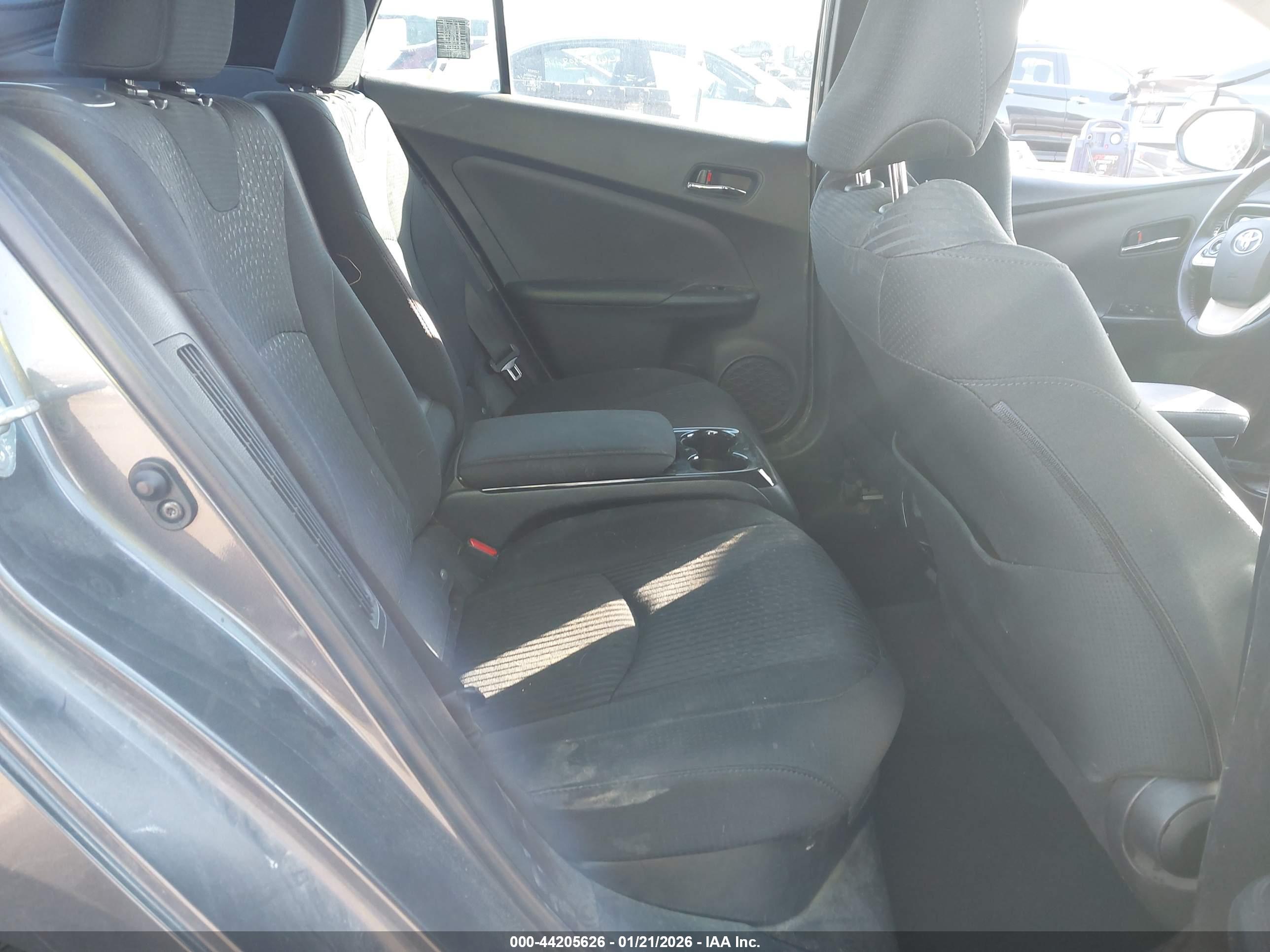 TOYOTA PRIUS image 8