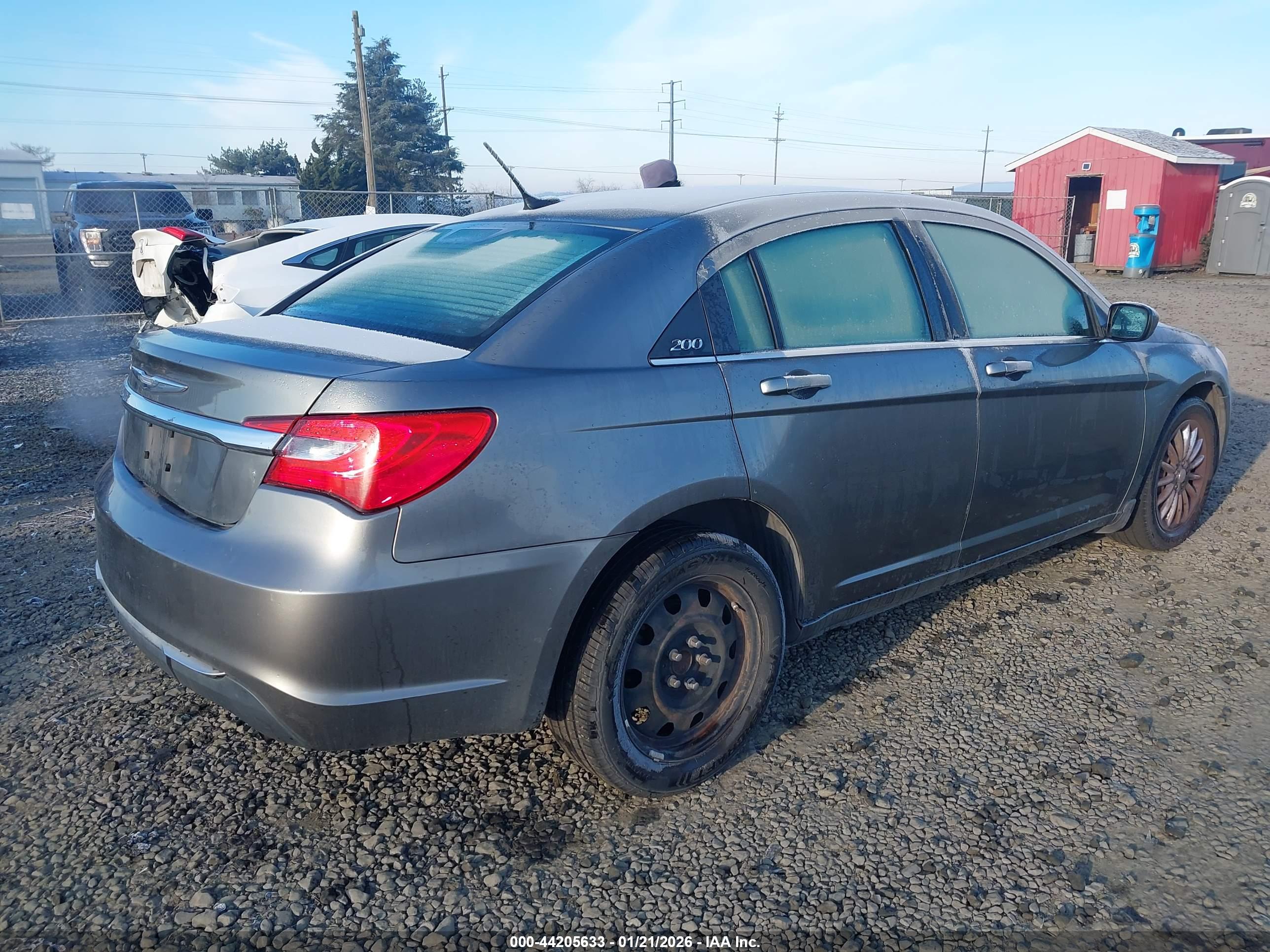 CHRYSLER 200 image 4