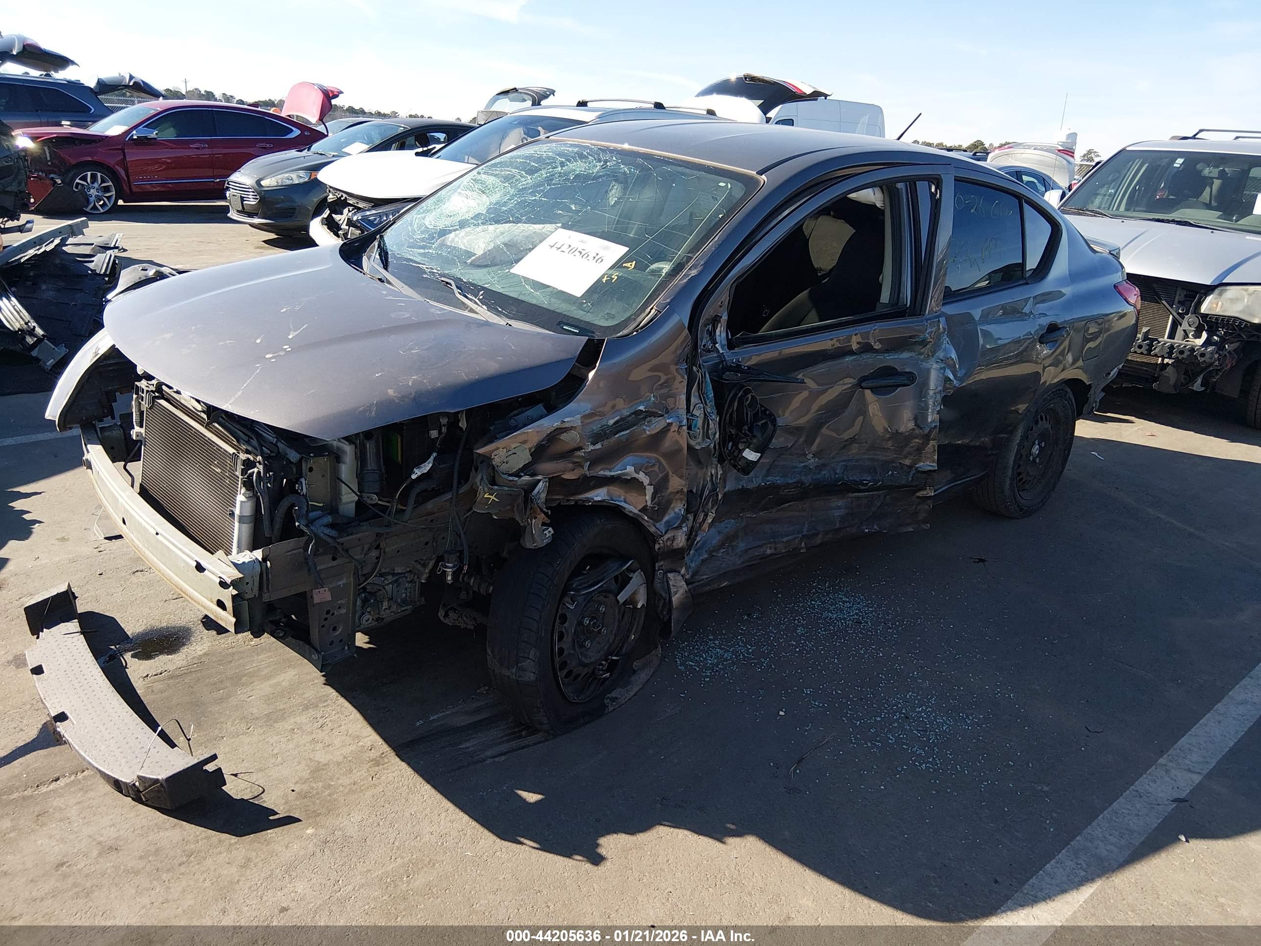 NISSAN VERSA image 2
