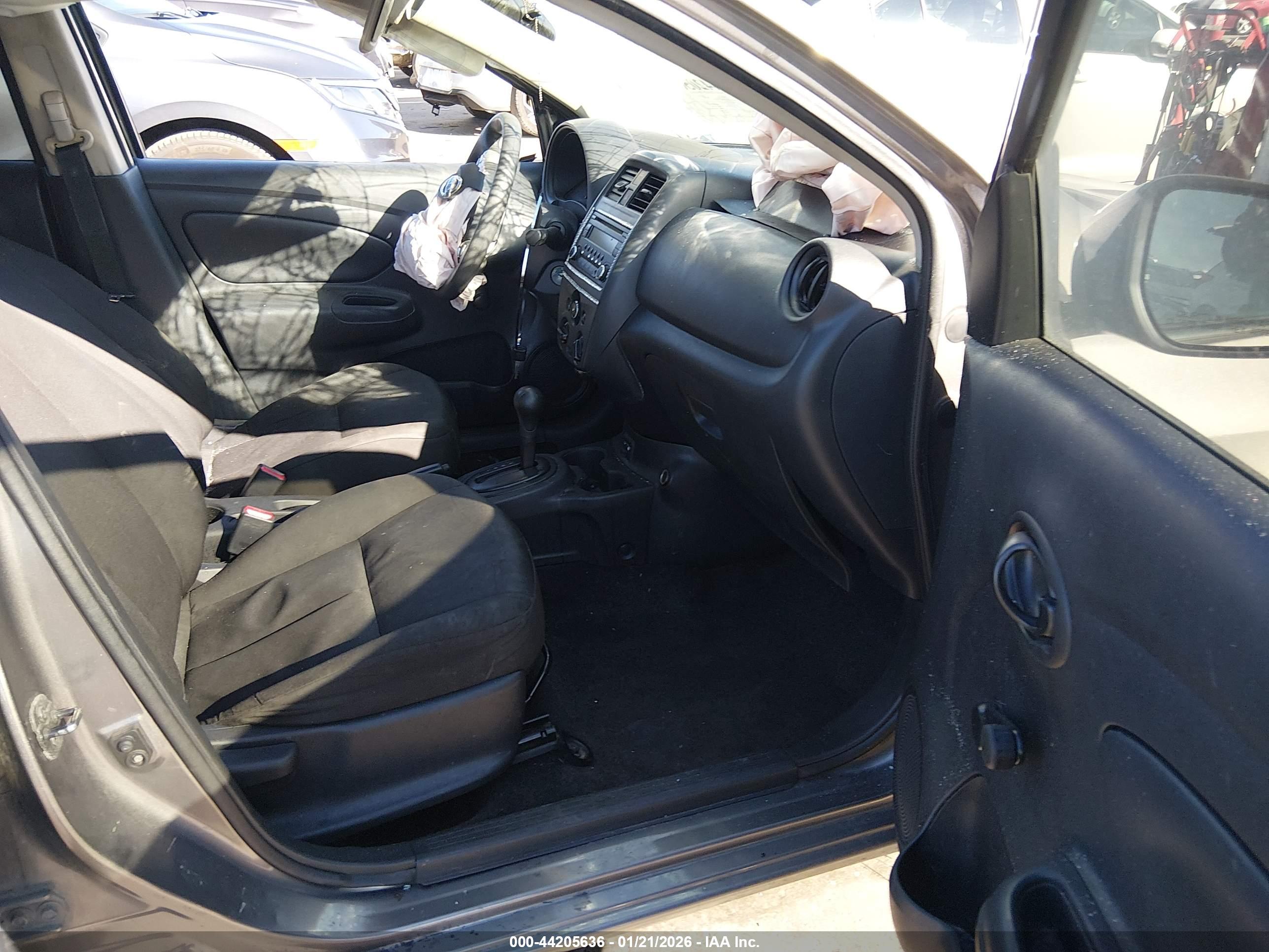 NISSAN VERSA image 5