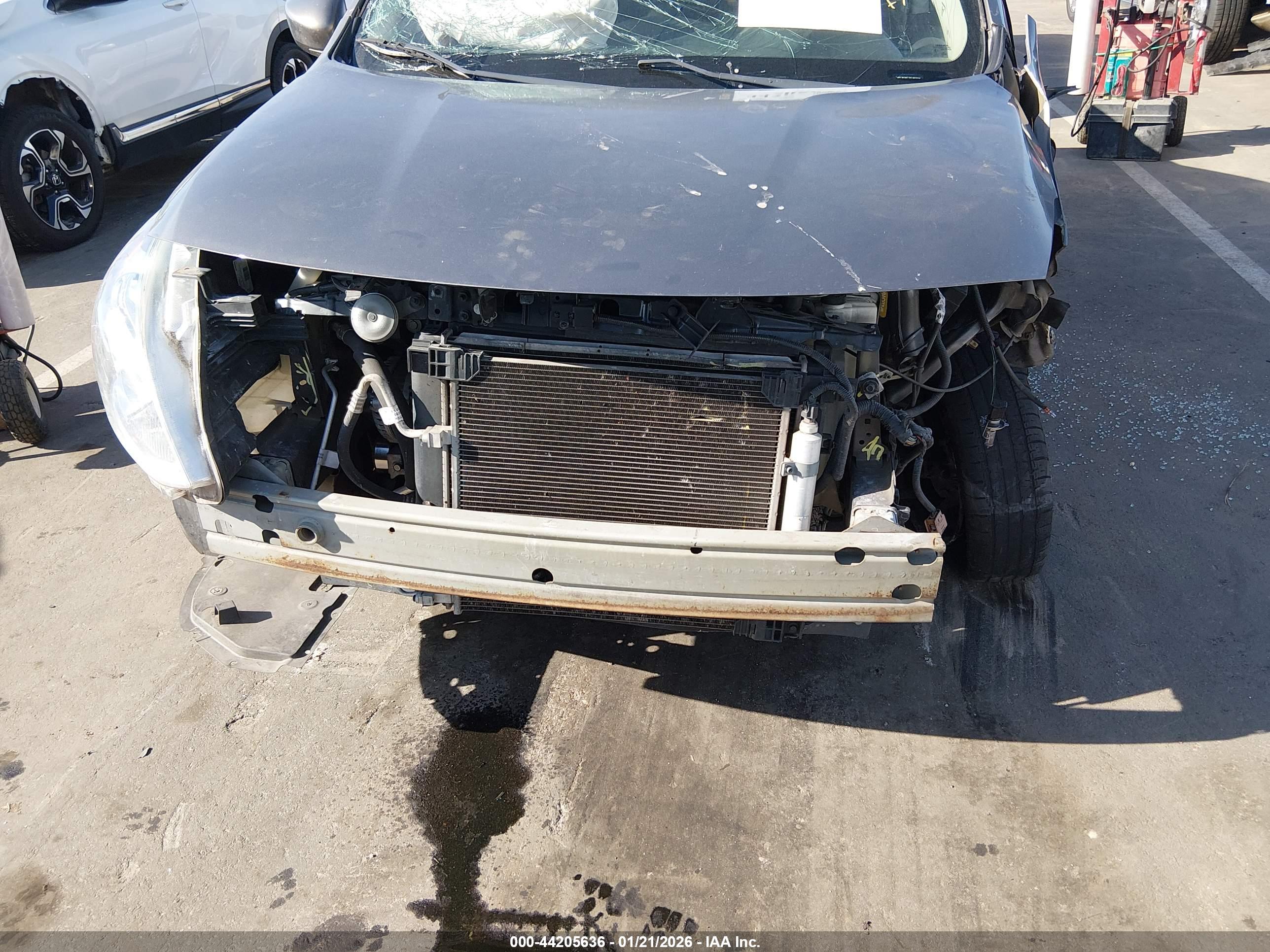 NISSAN VERSA image 6