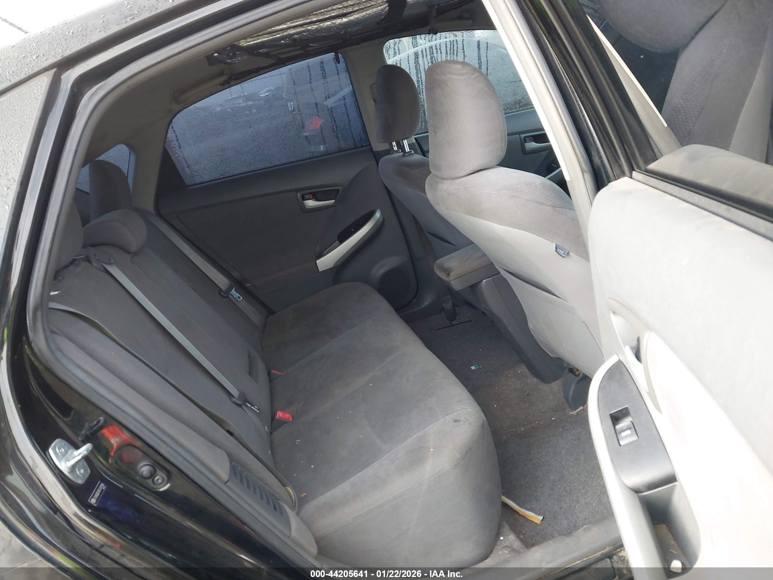 TOYOTA PRIUS image 8