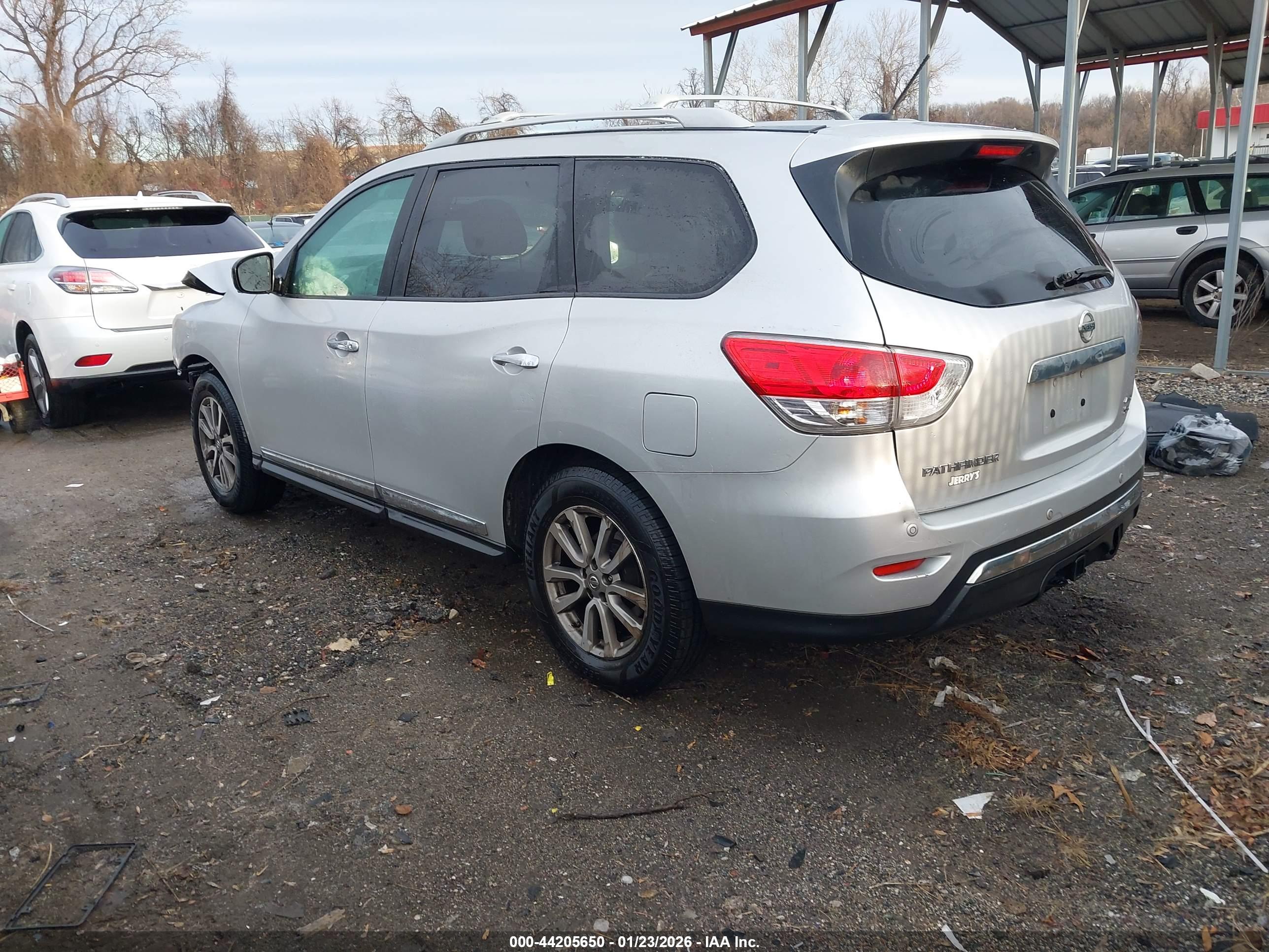 NISSAN PATHFINDER image 3