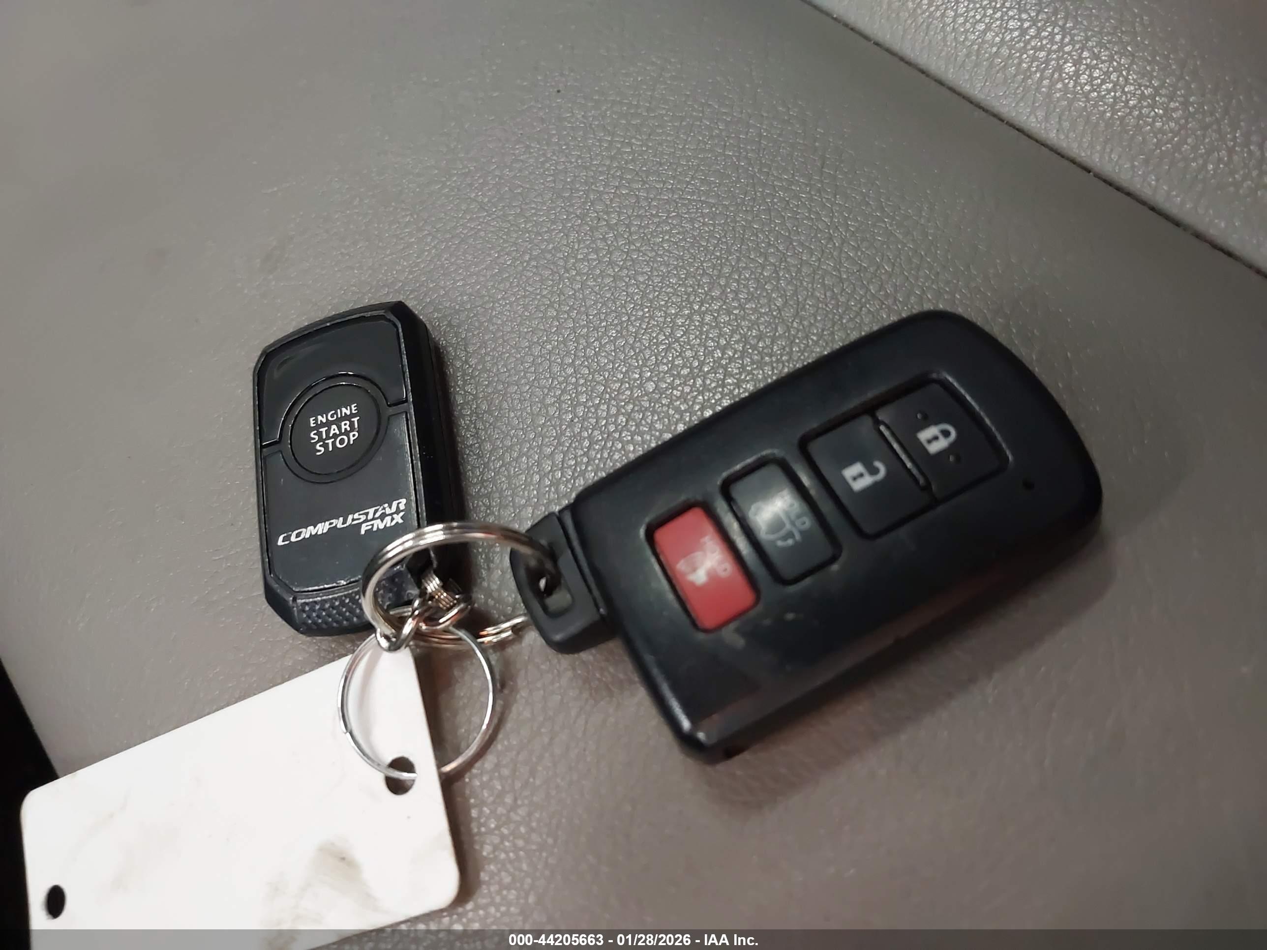 TOYOTA RAV4 image 11