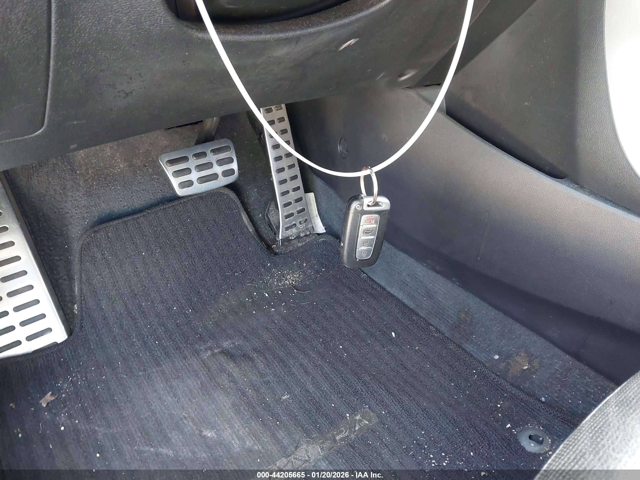 HYUNDAI ELANTRA image 11