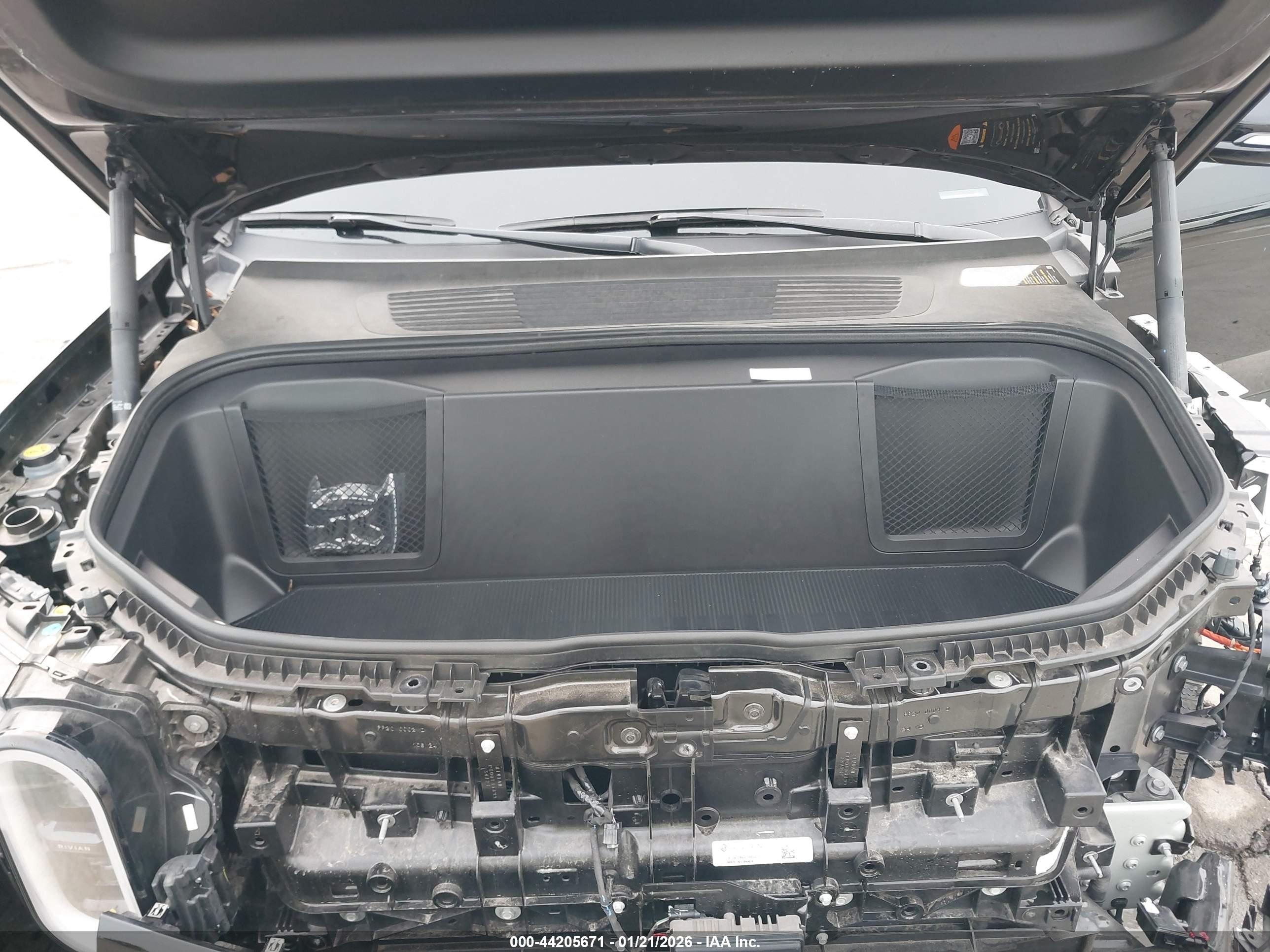 RIVIAN R1S image 10