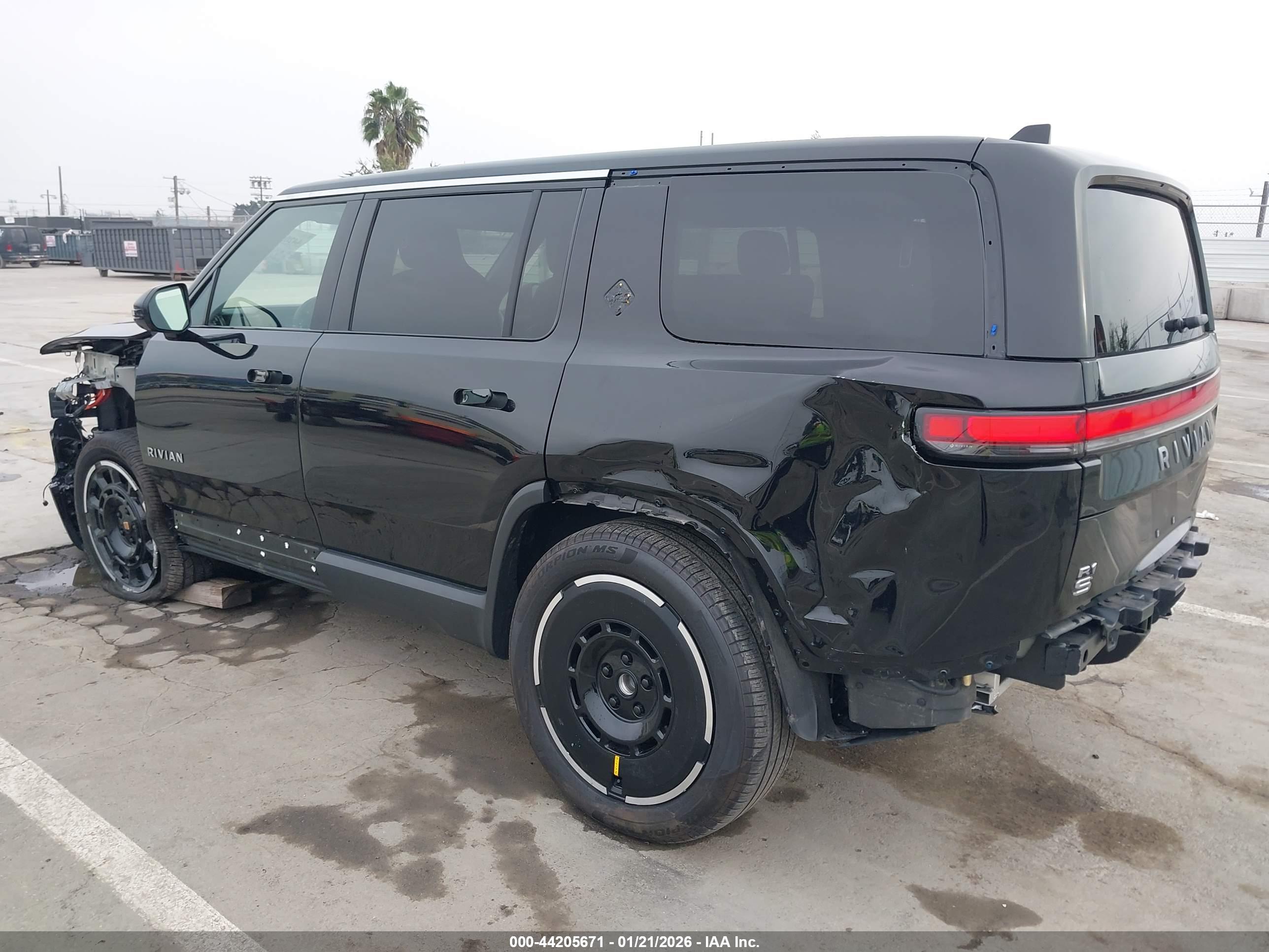 RIVIAN R1S image 3