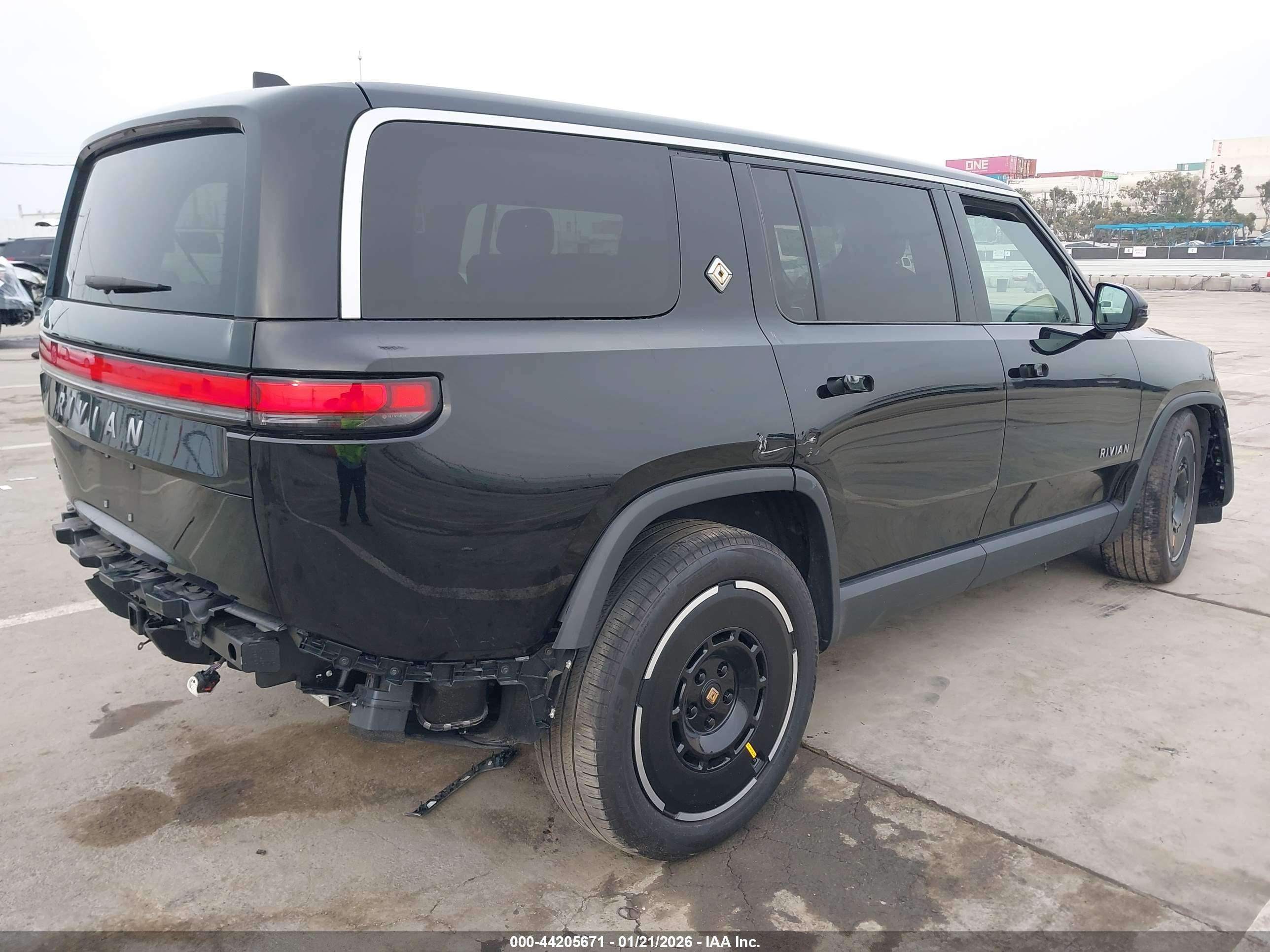 RIVIAN R1S image 4