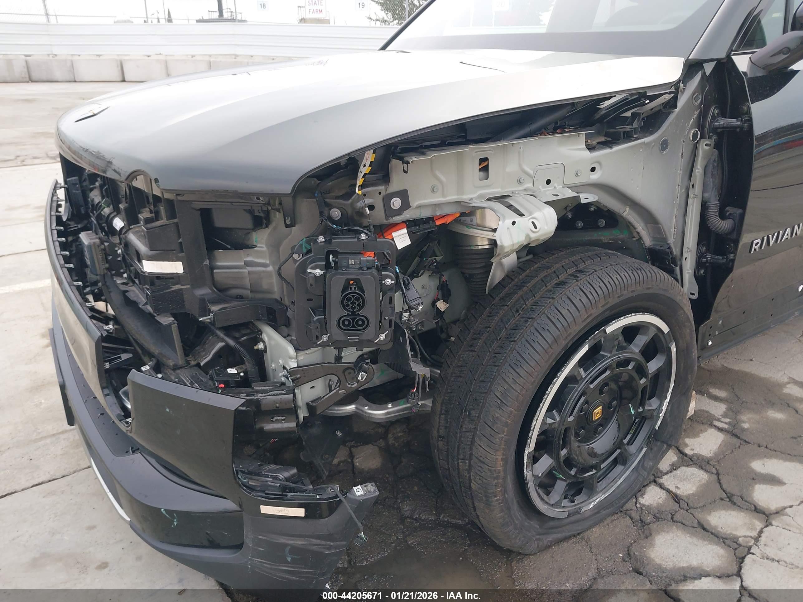 RIVIAN R1S image 6