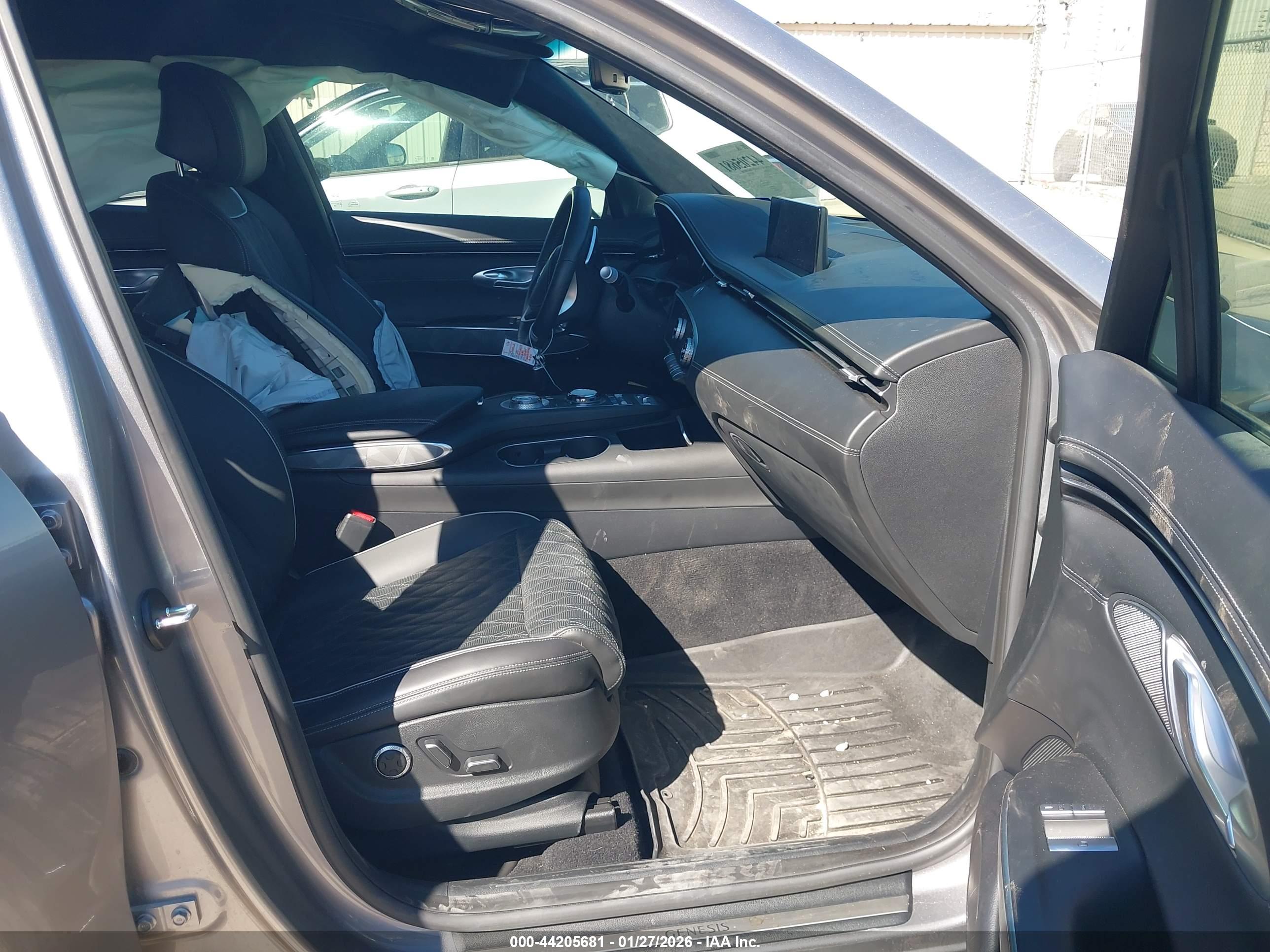 GENESIS GV70 image 5