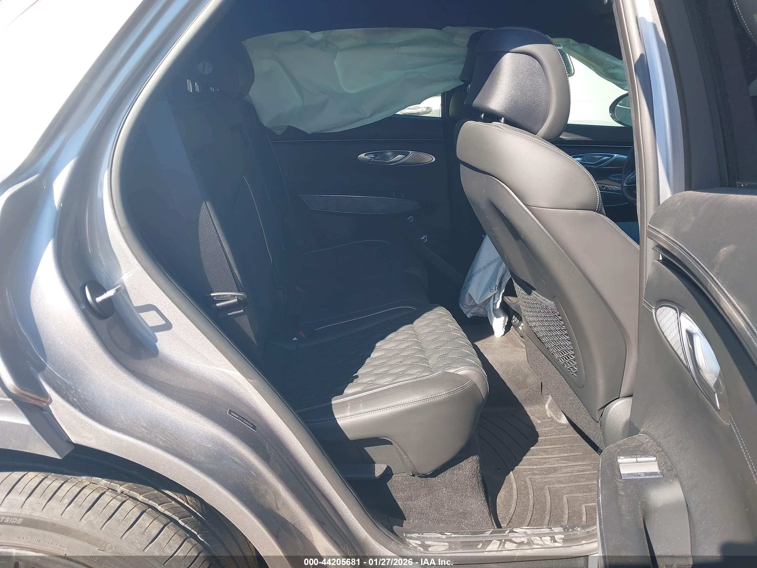 GENESIS GV70 image 8