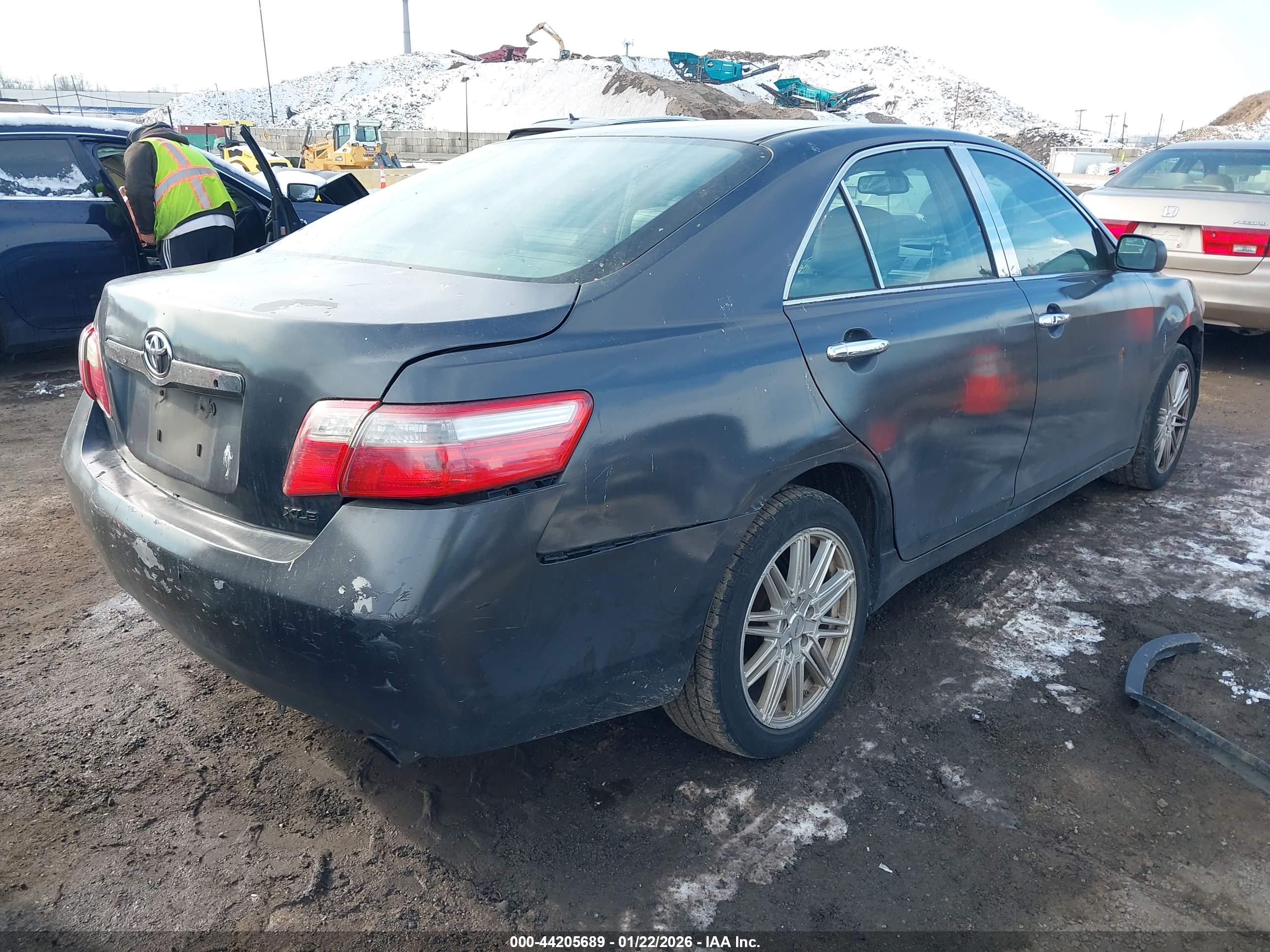 TOYOTA CAMRY image 4