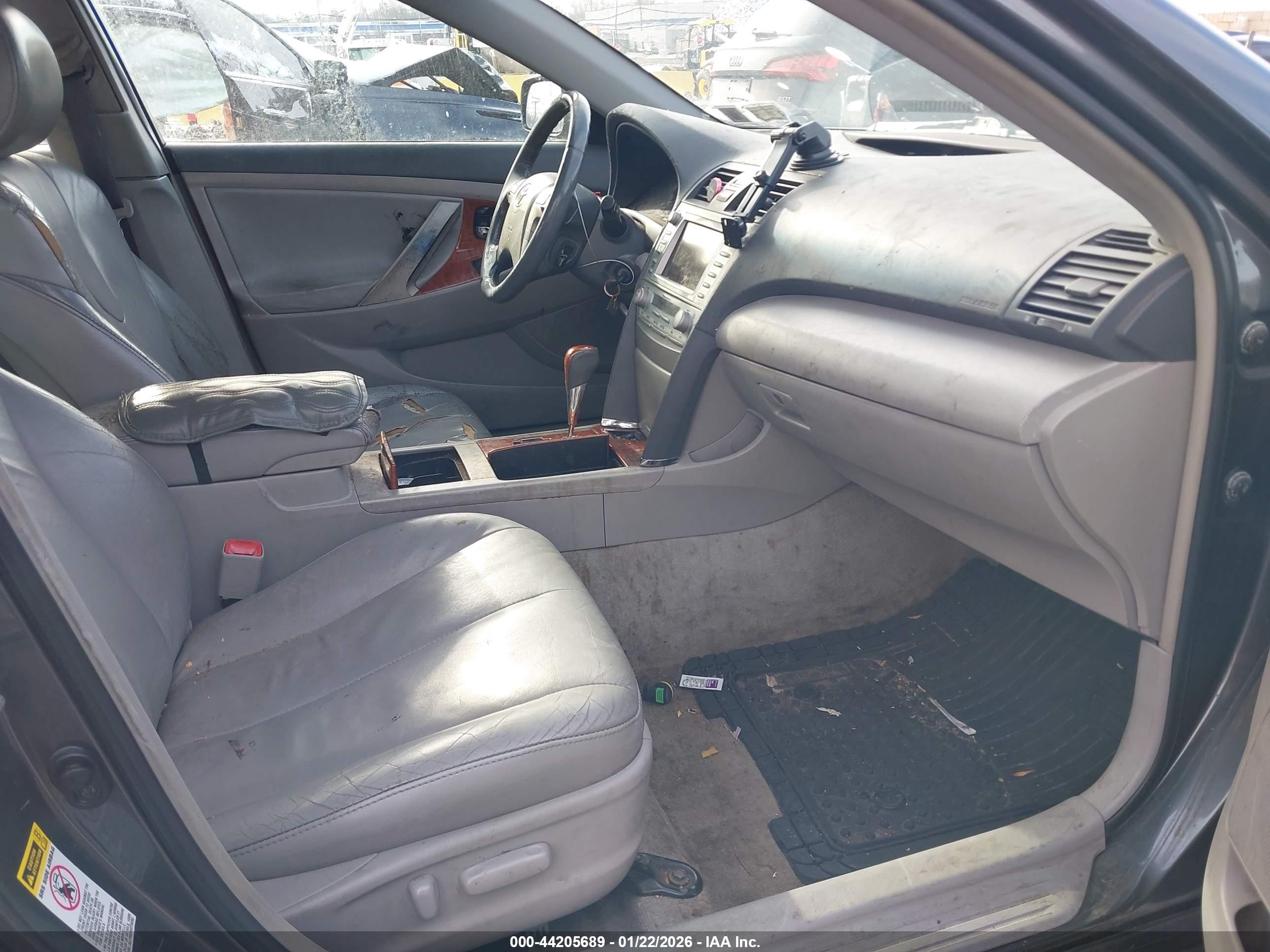 TOYOTA CAMRY image 5