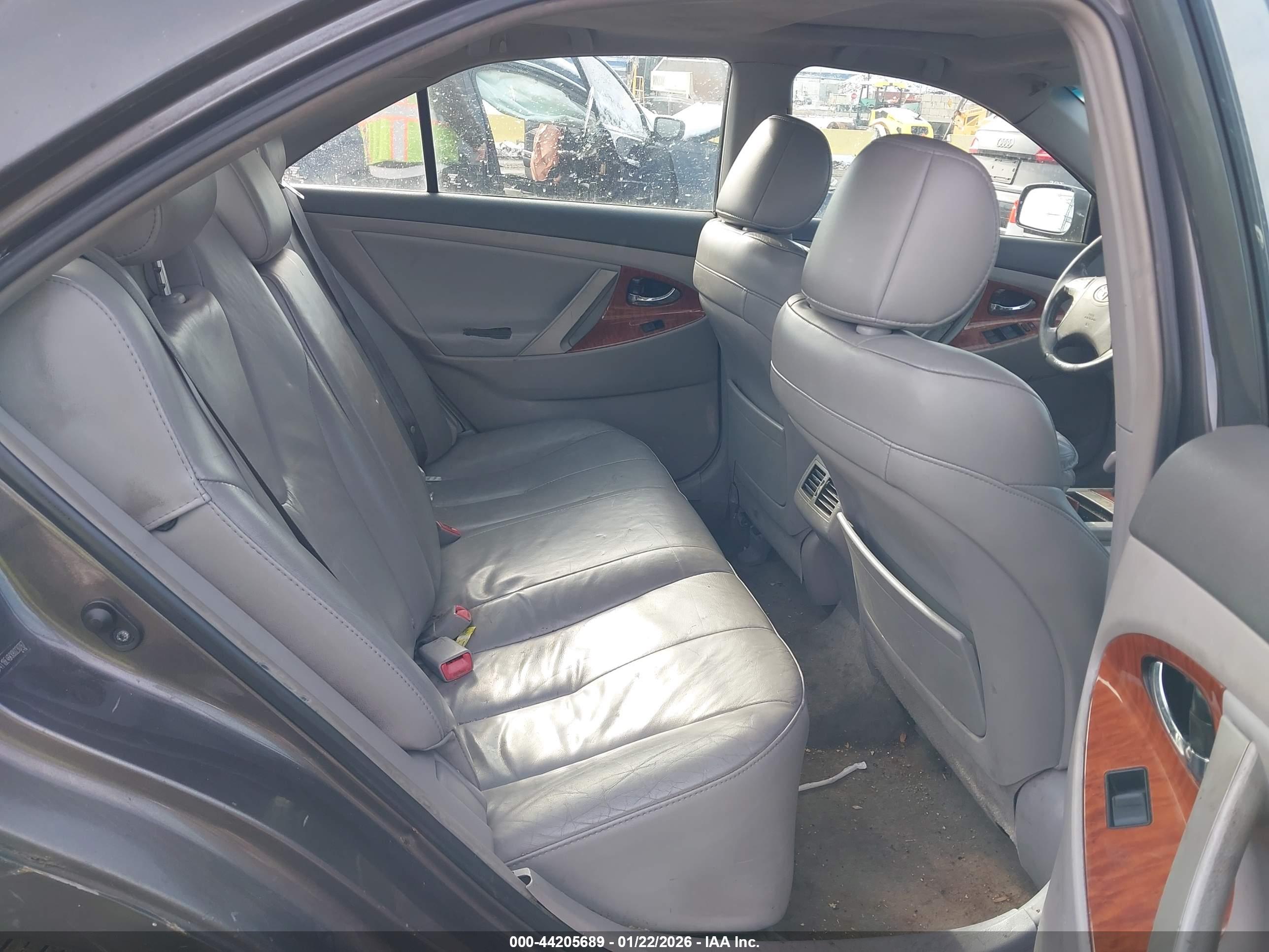 TOYOTA CAMRY image 8