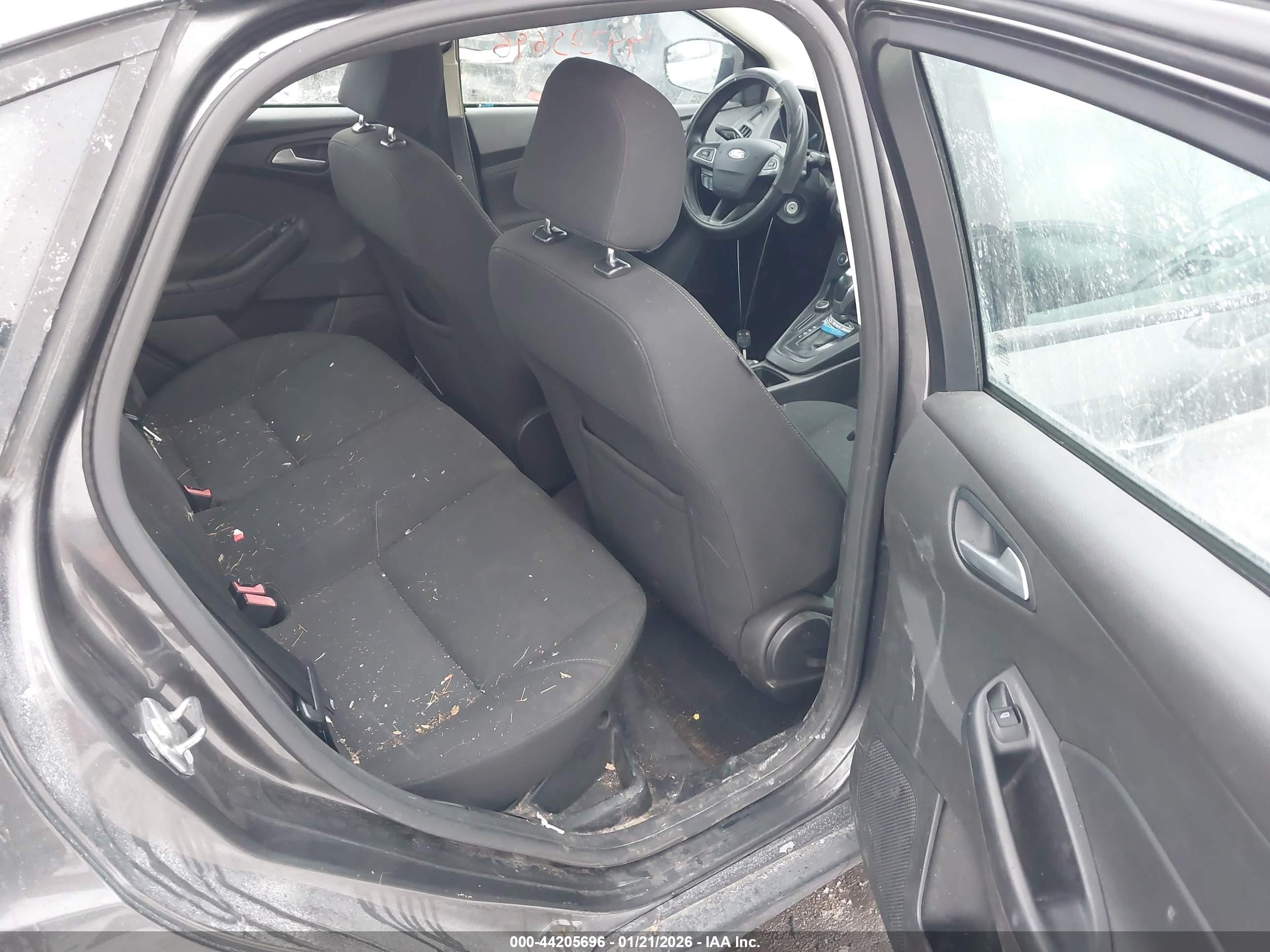 FORD FOCUS image 8