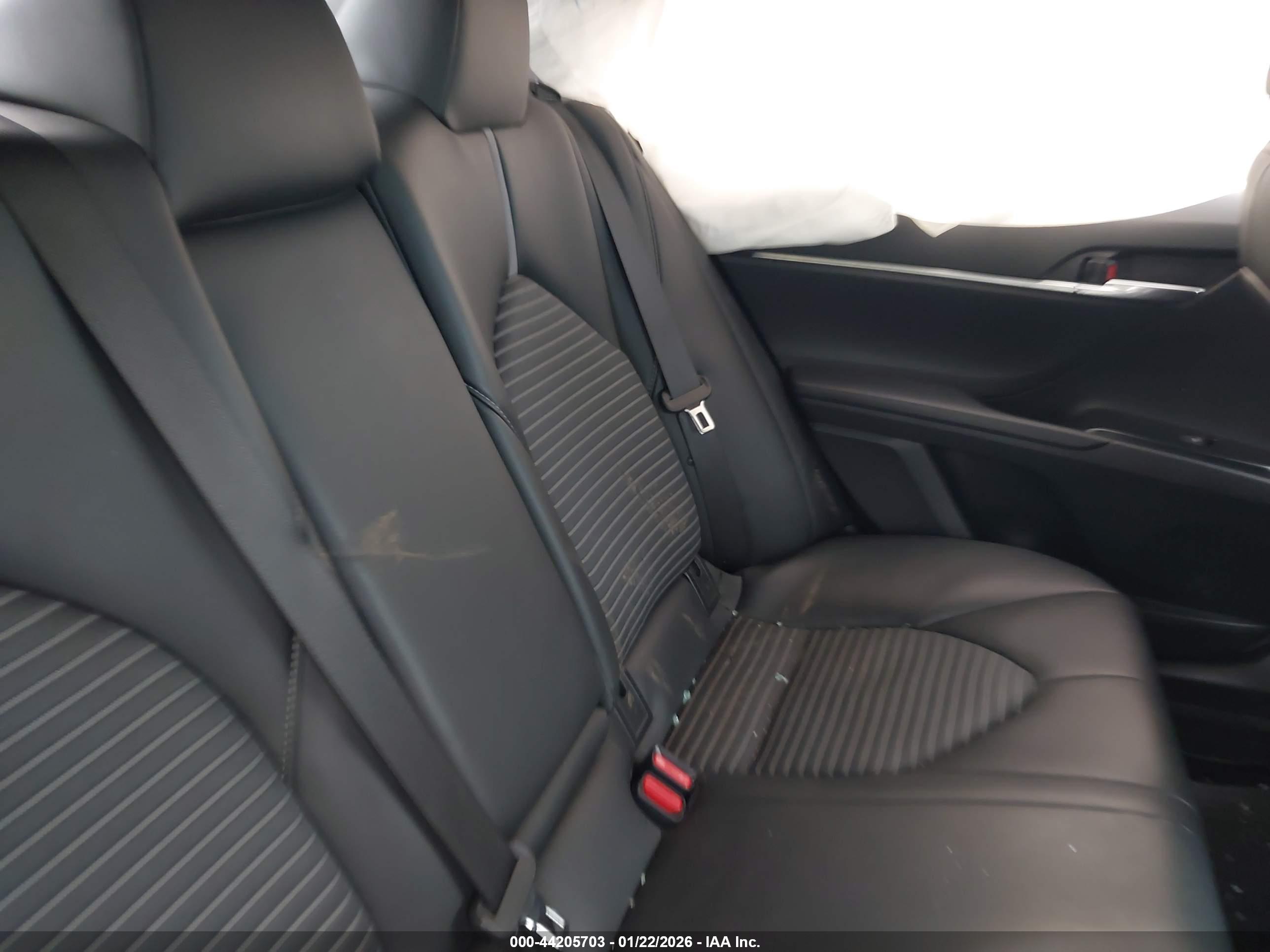 TOYOTA CAMRY image 8