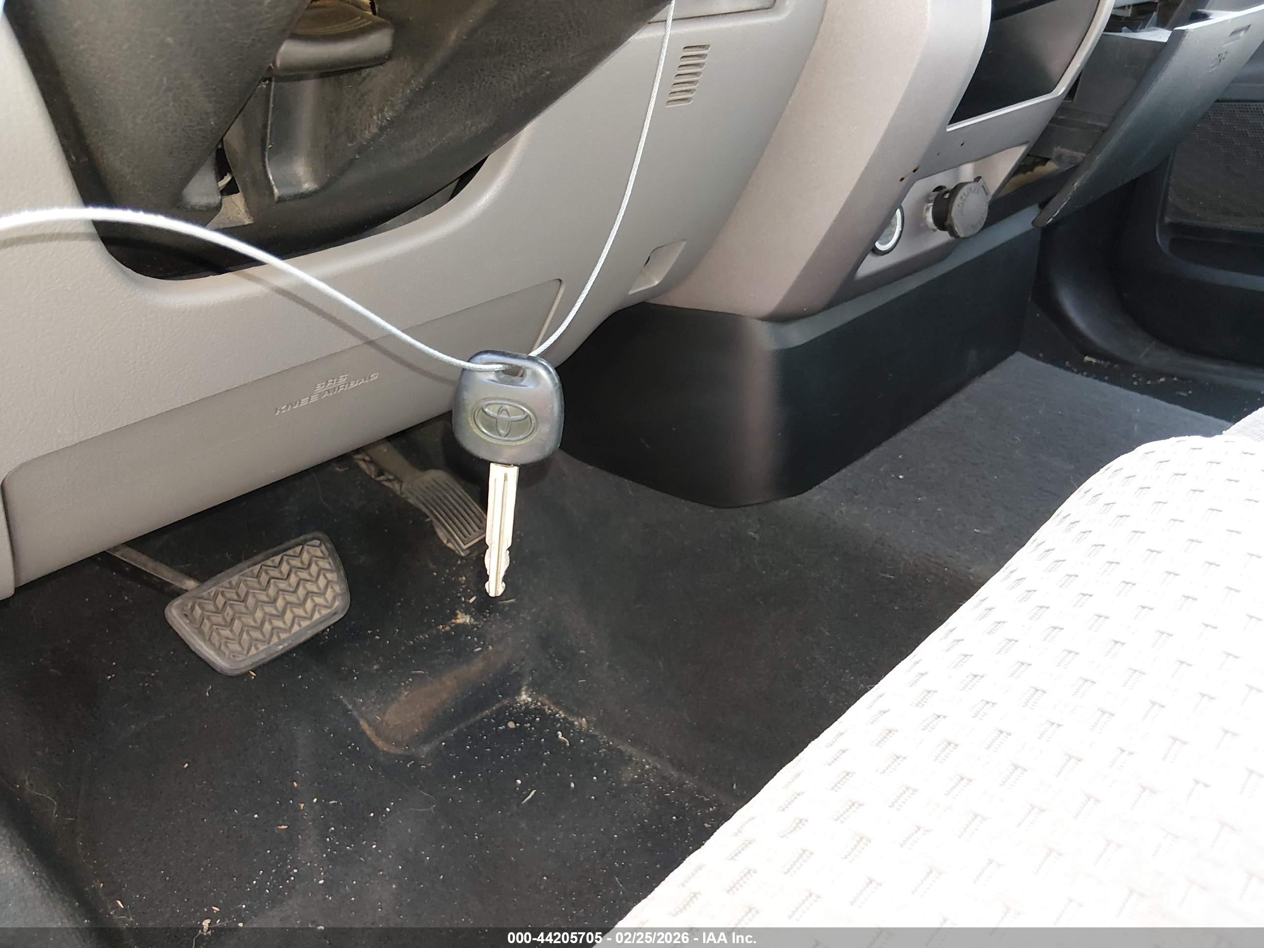 TOYOTA TUNDRA image 11