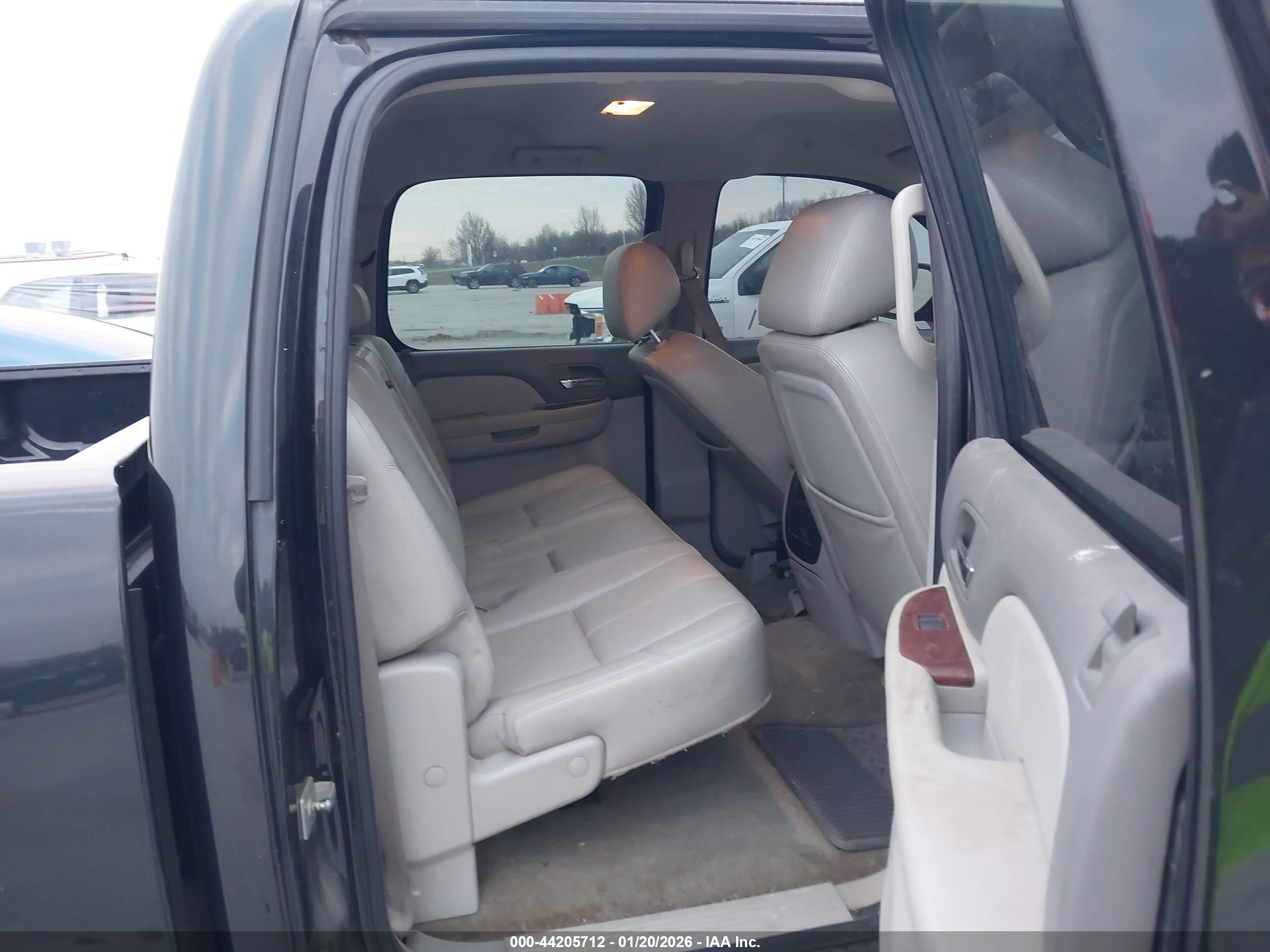 GMC SIERRA image 8