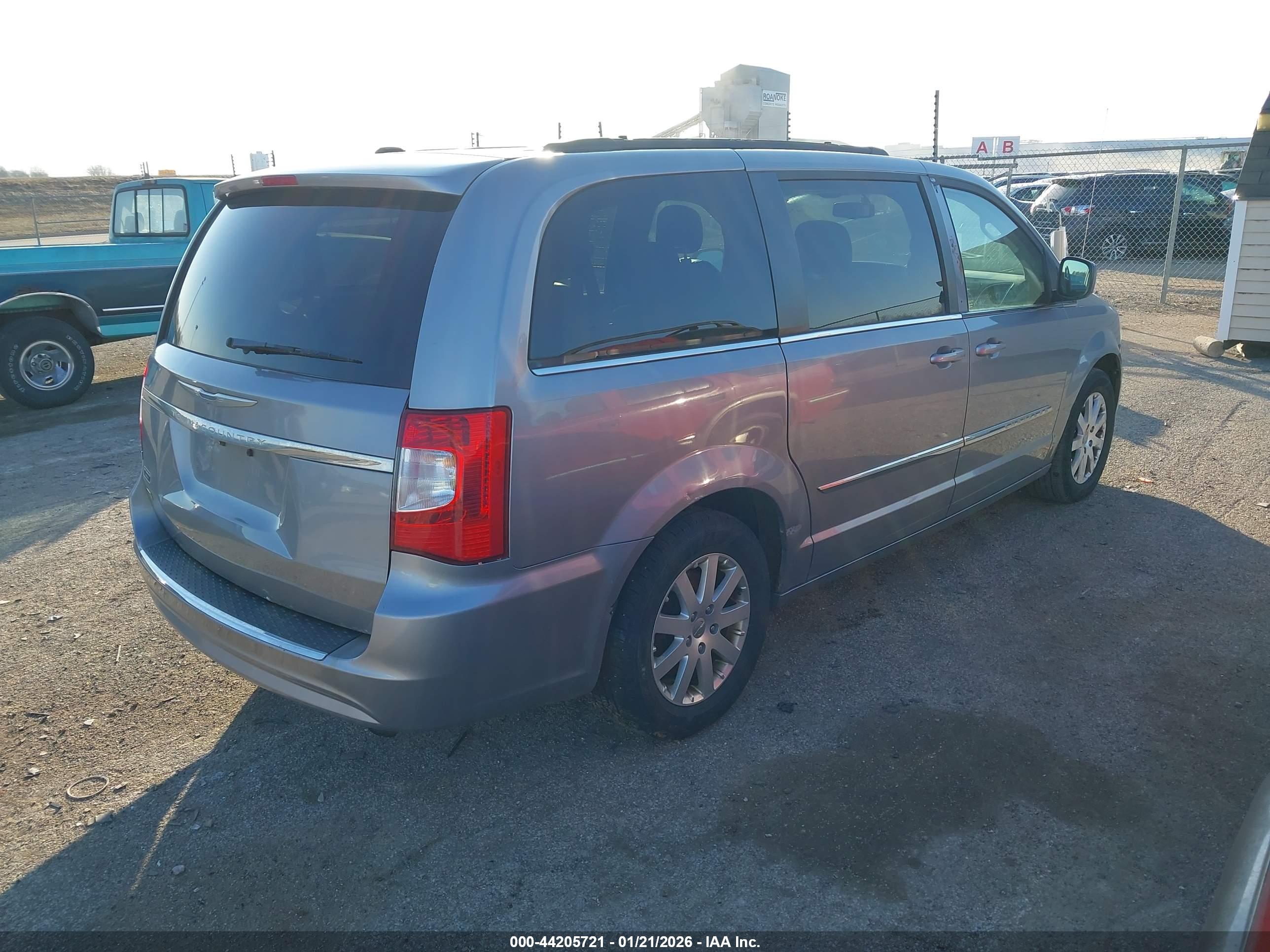 CHRYSLER TOWN image 4