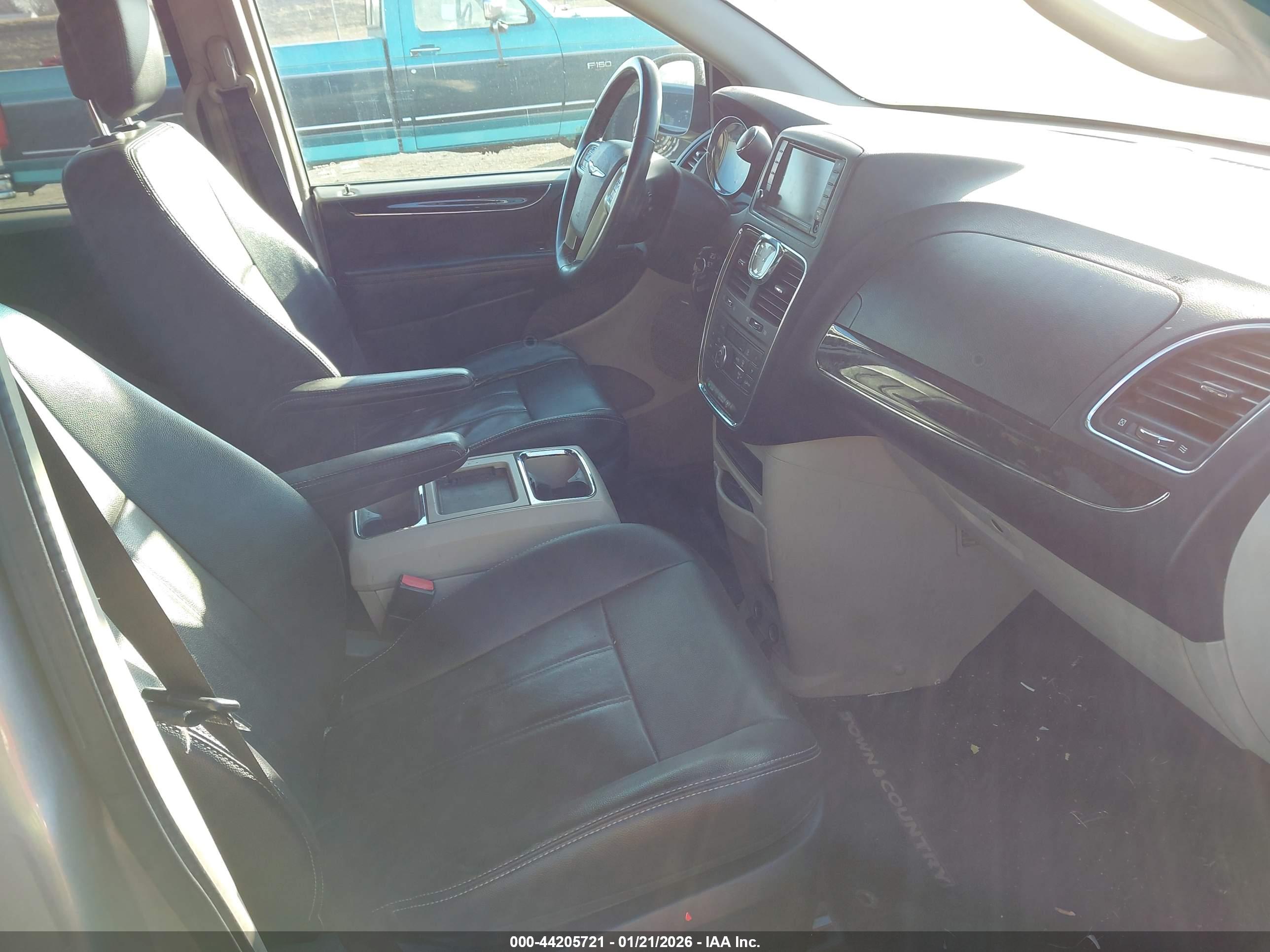 CHRYSLER TOWN image 5
