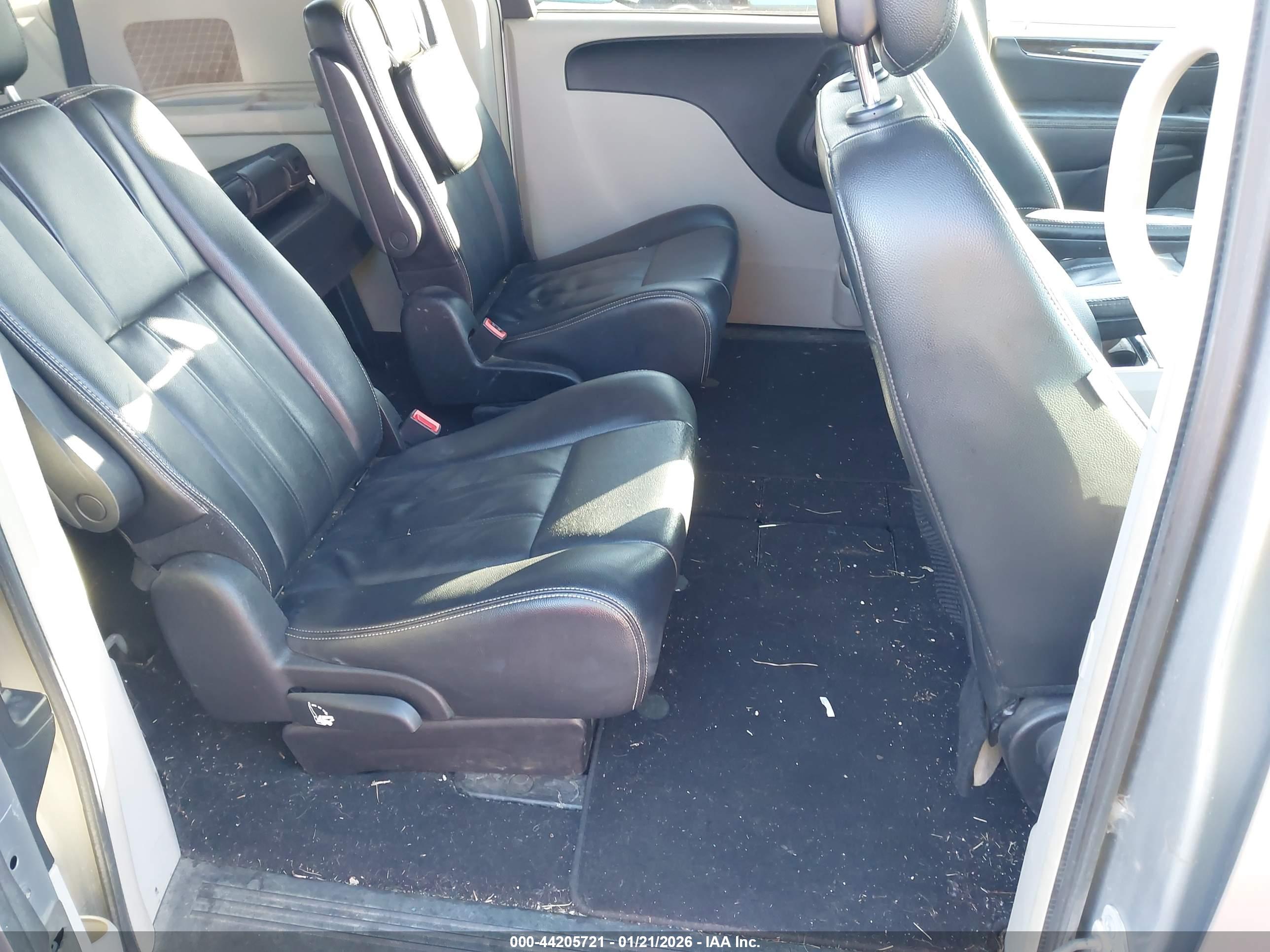 CHRYSLER TOWN image 8
