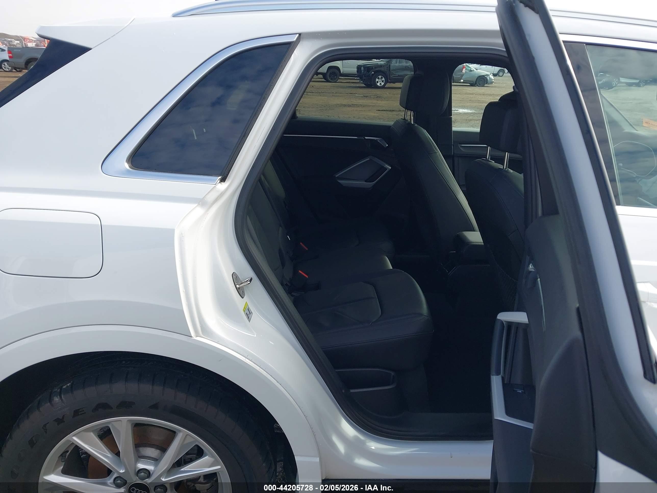 AUDI Q3 image 8