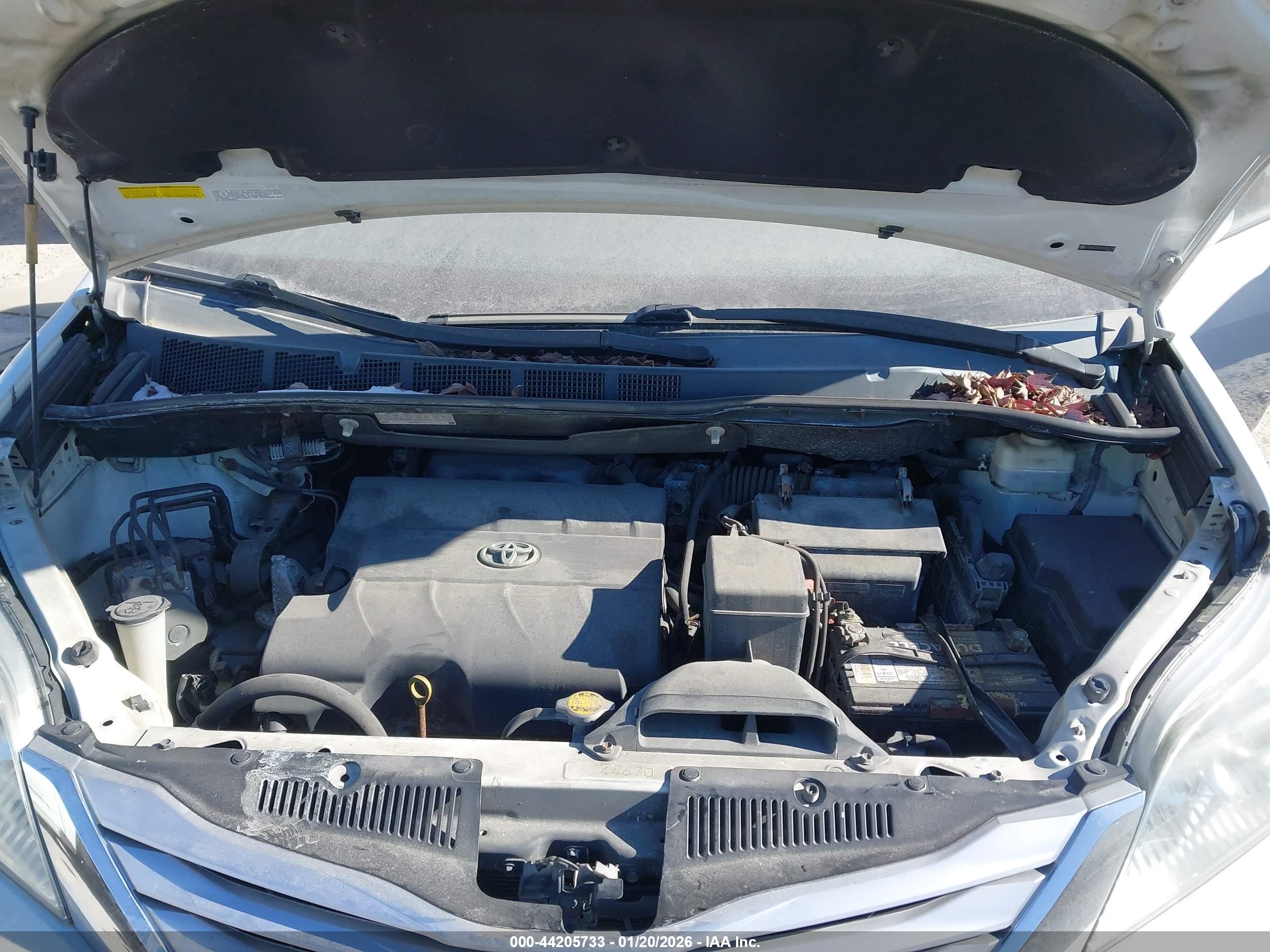 TOYOTA SIENNA image 10