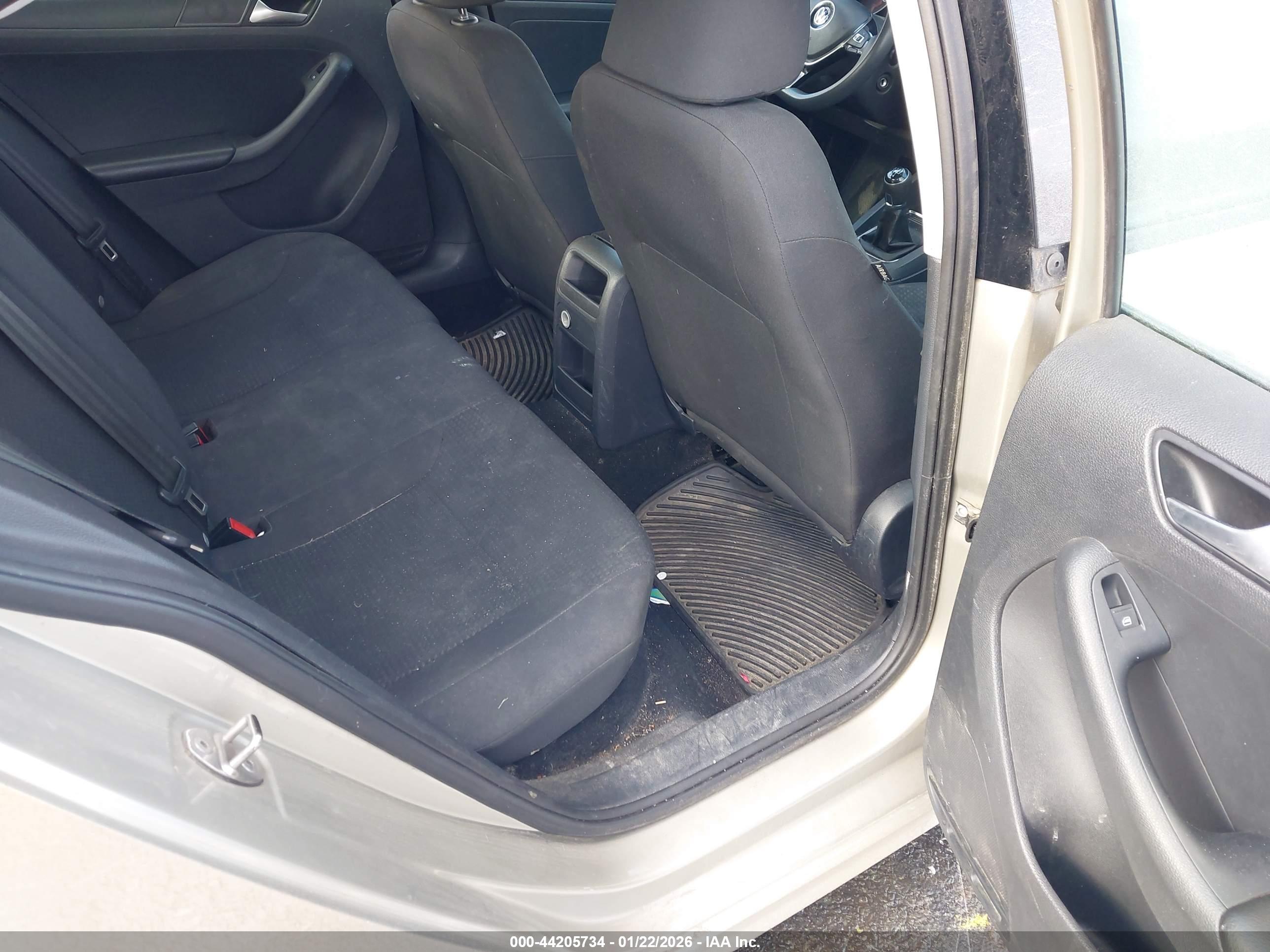 VOLKSWAGEN JETTA image 8