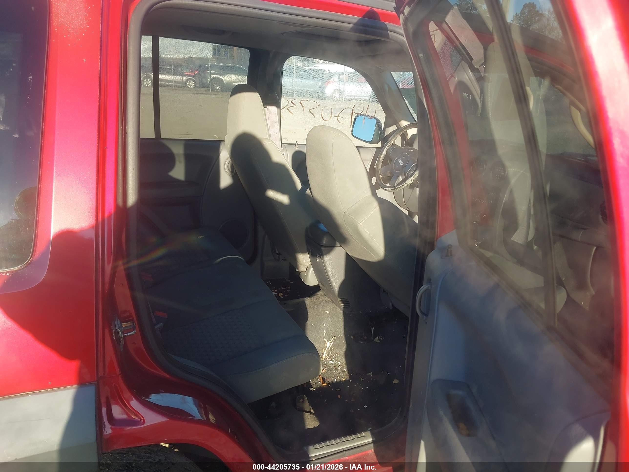 JEEP LIBERTY image 8