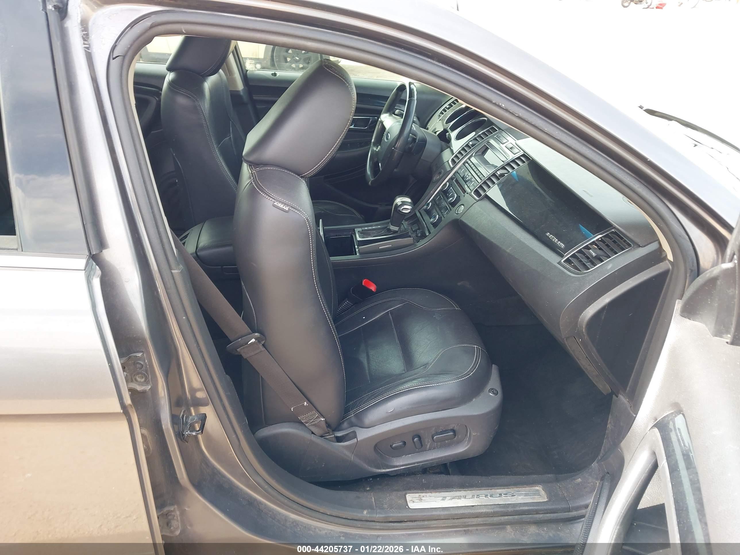 FORD TAURUS image 5