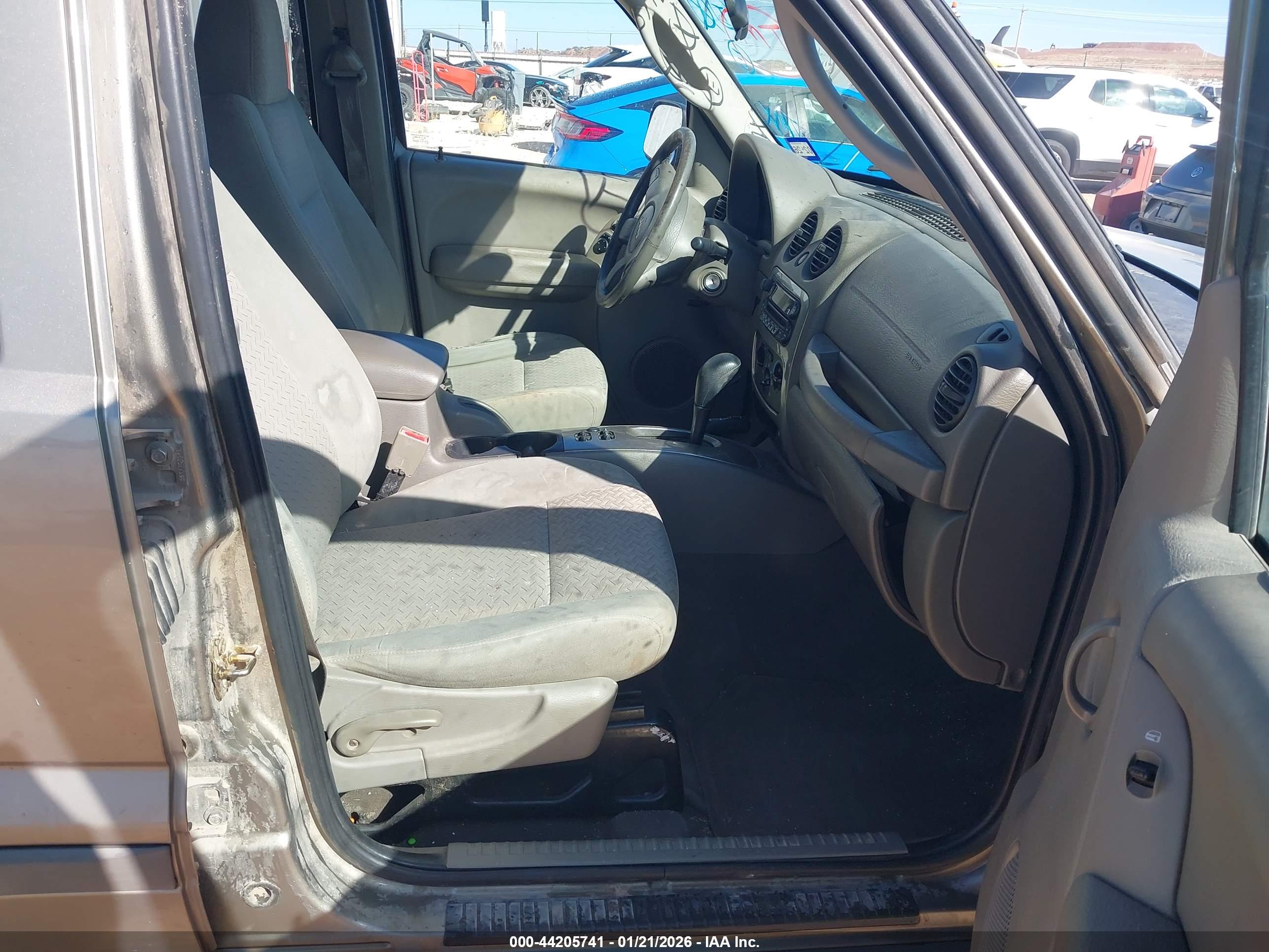 JEEP LIBERTY image 5