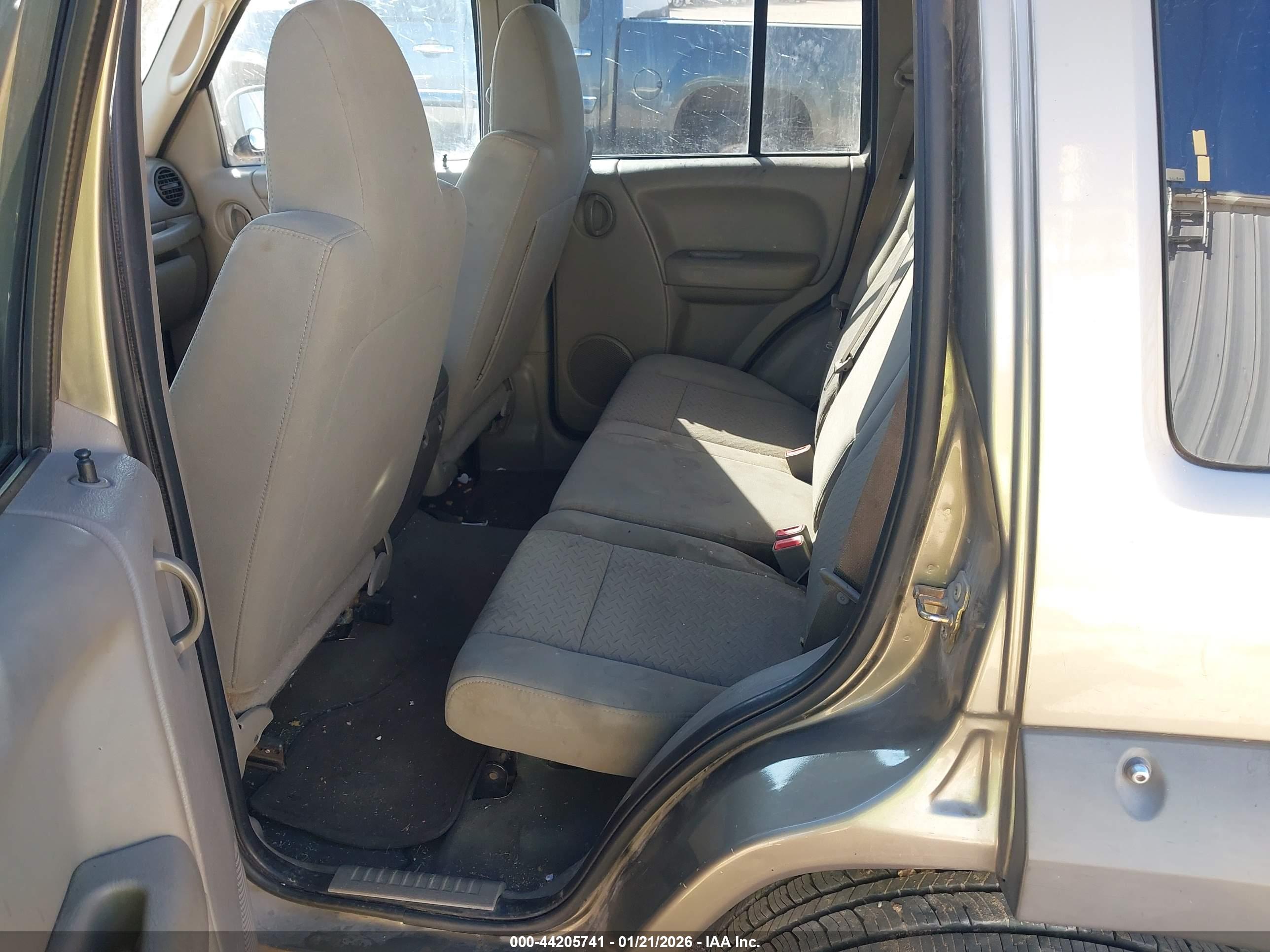 JEEP LIBERTY image 8