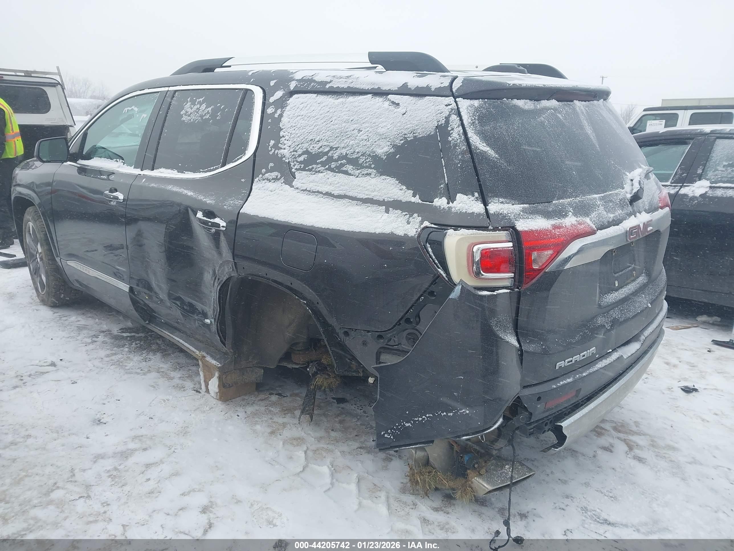 GMC ACADIA image 3
