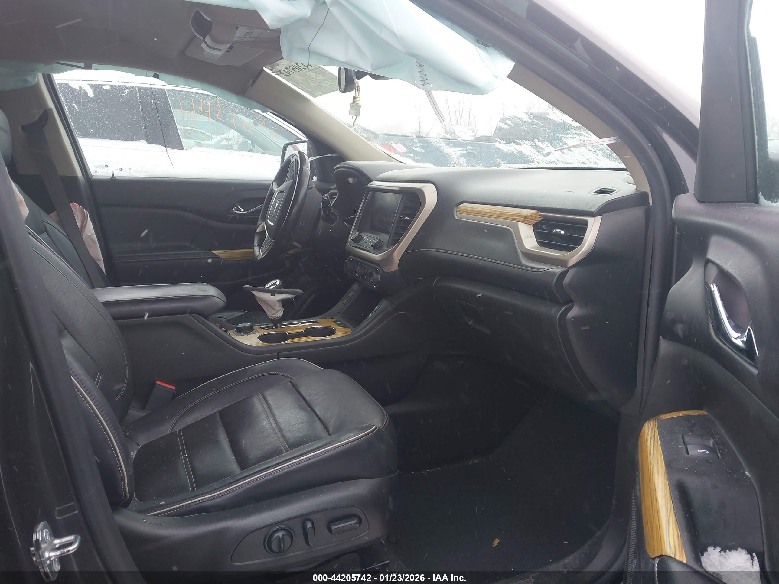 GMC ACADIA image 5