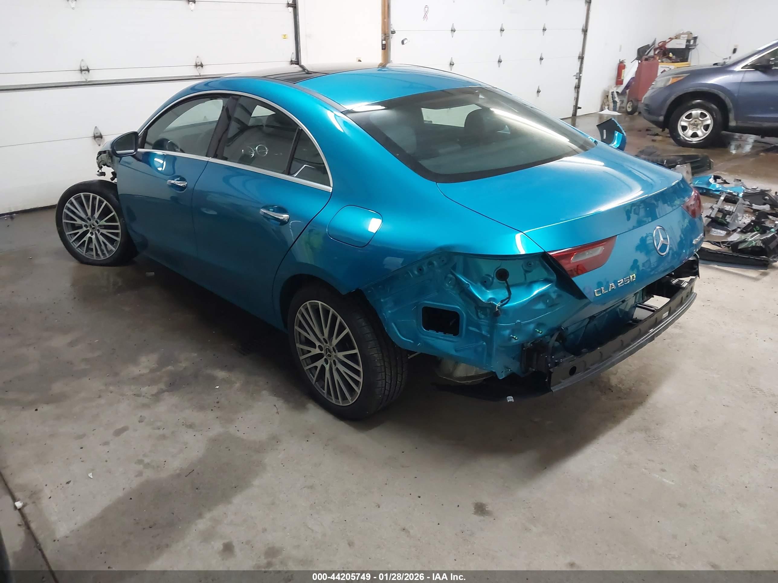 MERCEDES-BENZ CLA image 3