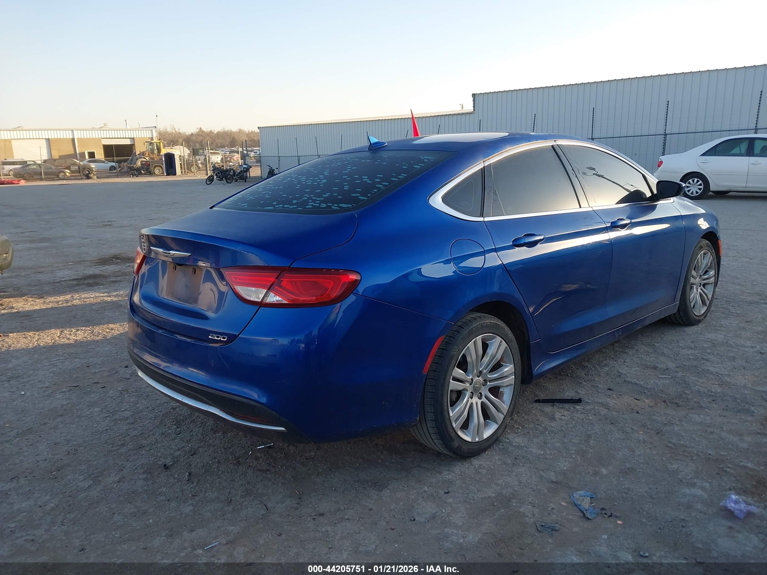 CHRYSLER 200 image 4