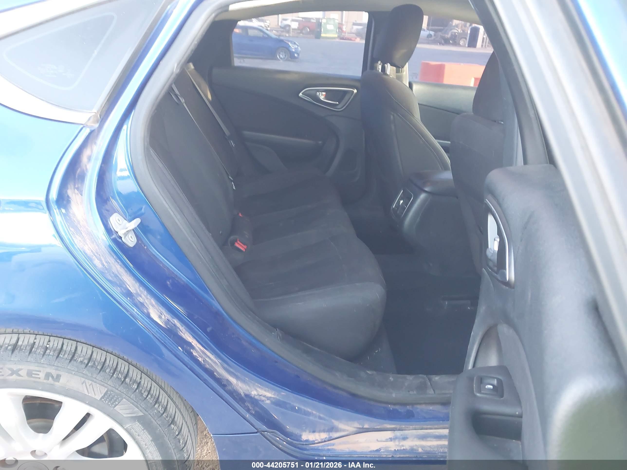 CHRYSLER 200 image 8