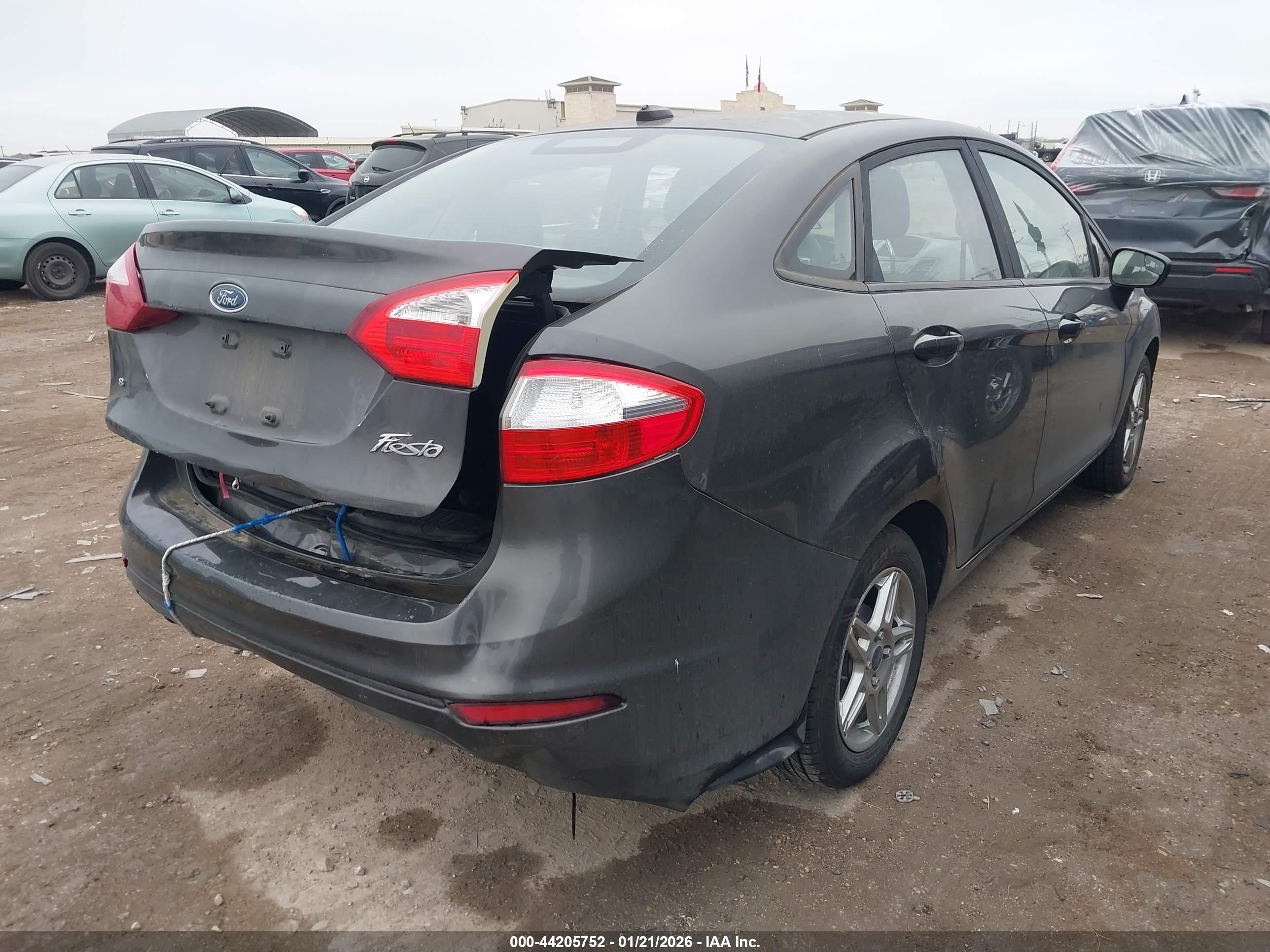 FORD FIESTA image 4