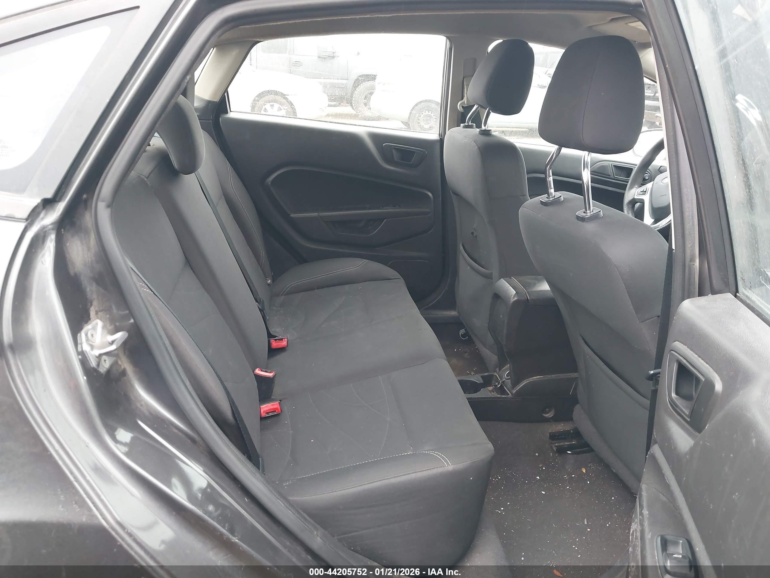 FORD FIESTA image 8