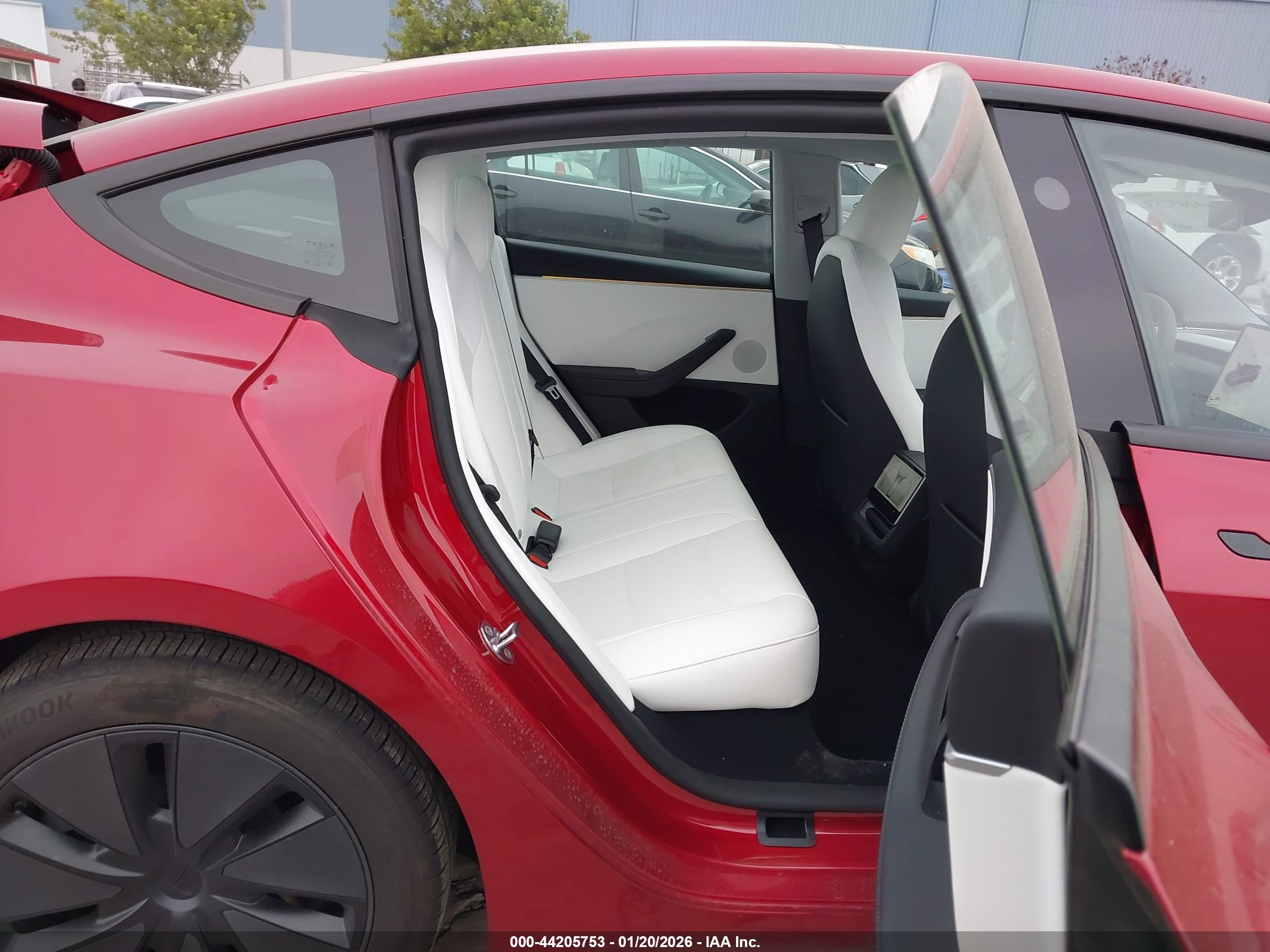TESLA MODEL image 8