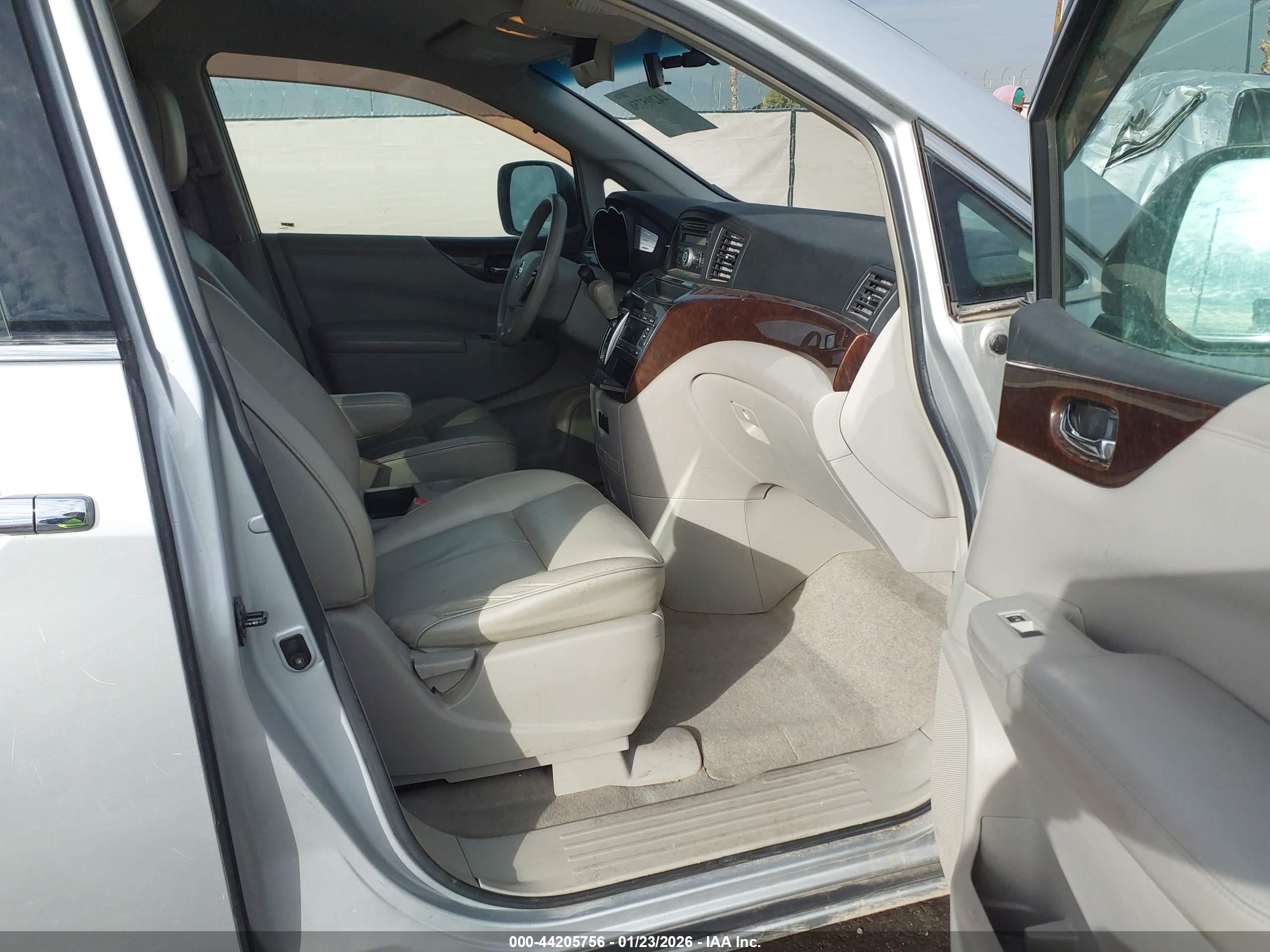 NISSAN QUEST image 5