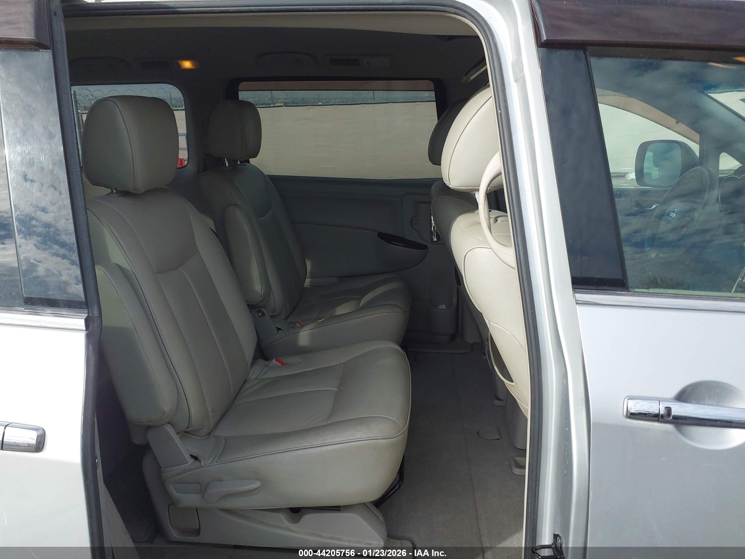NISSAN QUEST image 8