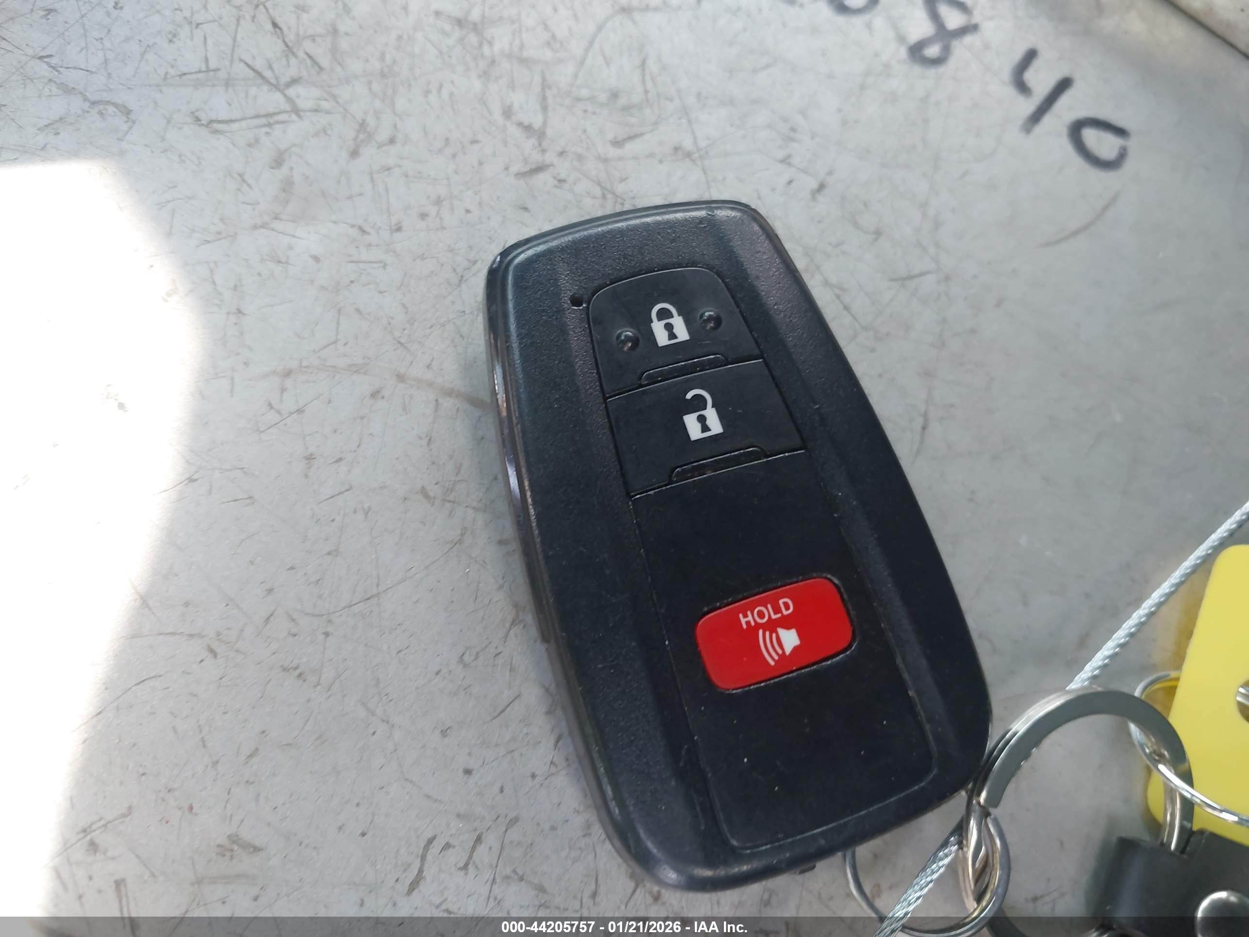 TOYOTA RAV4 image 11