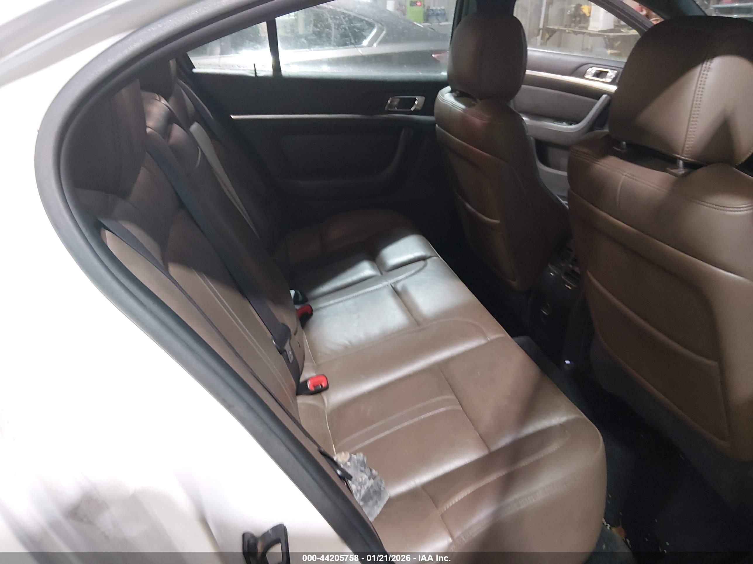 LINCOLN MKS image 8