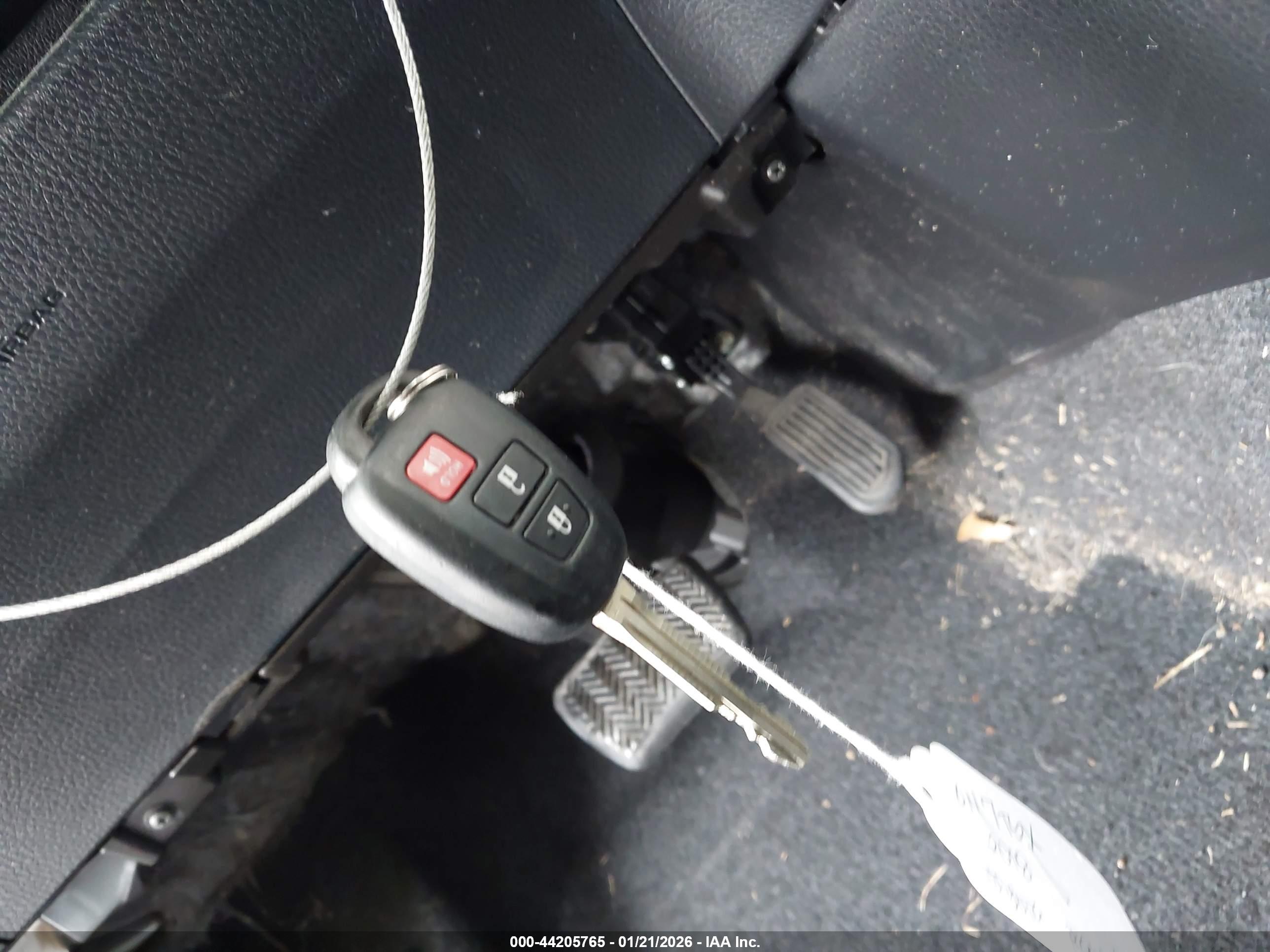 TOYOTA RAV4 image 11