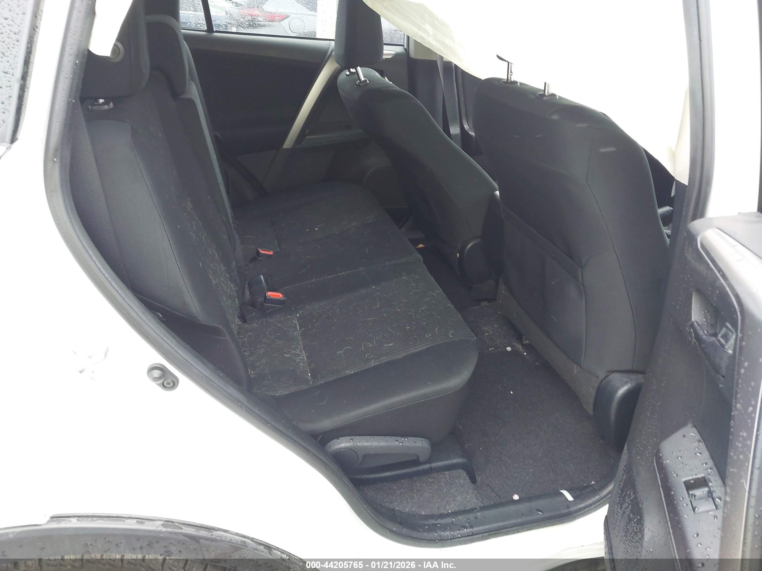 TOYOTA RAV4 image 8