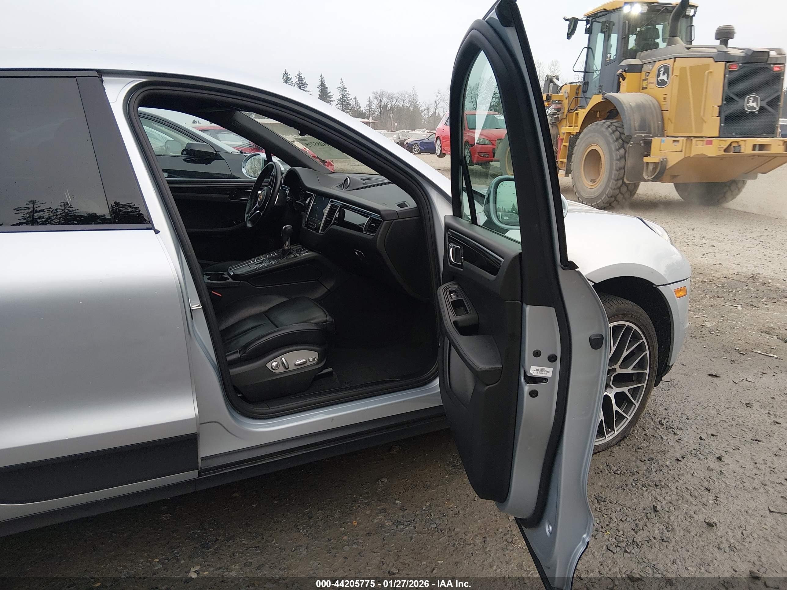 PORSCHE MACAN image 5