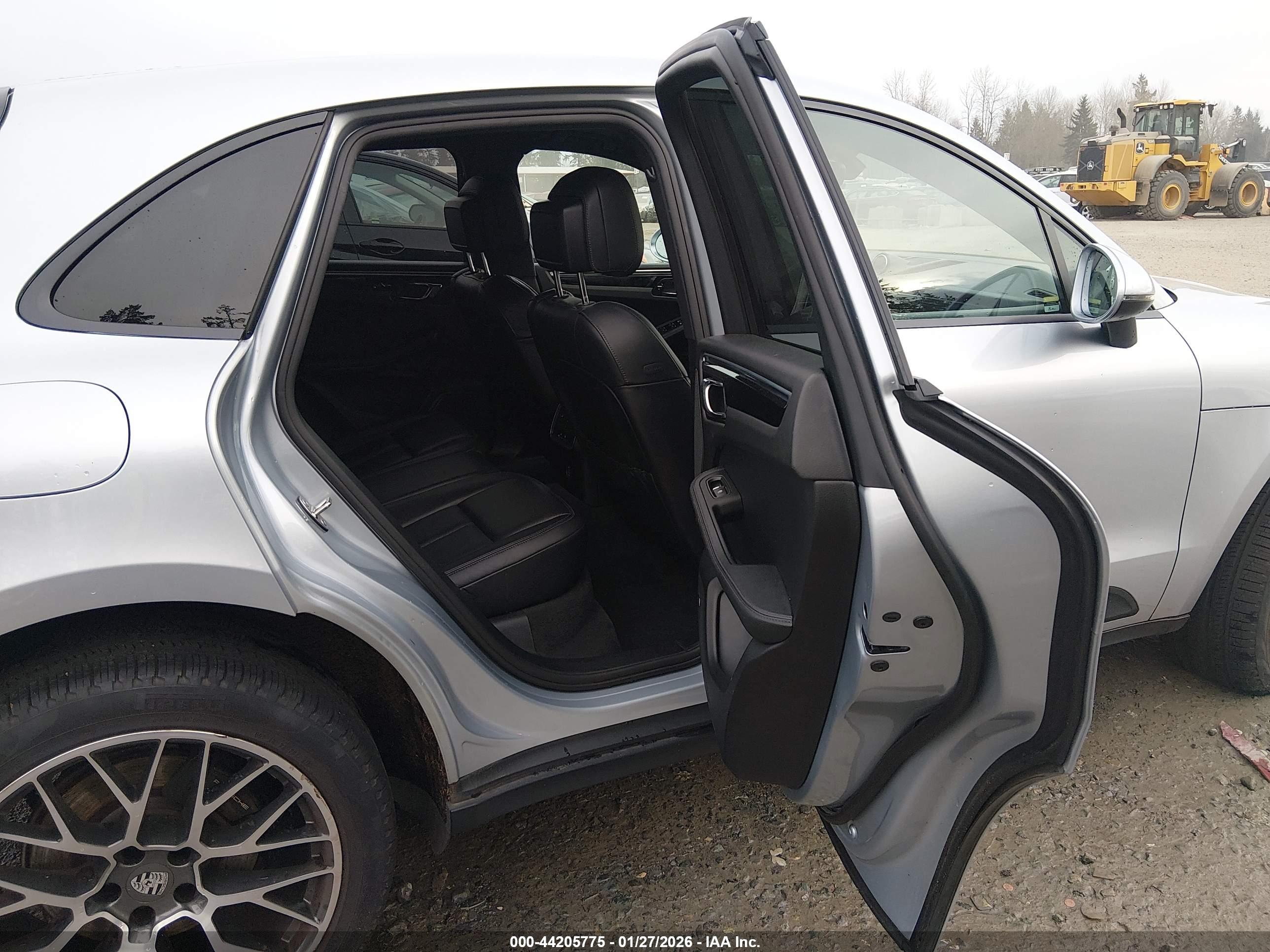 PORSCHE MACAN image 8