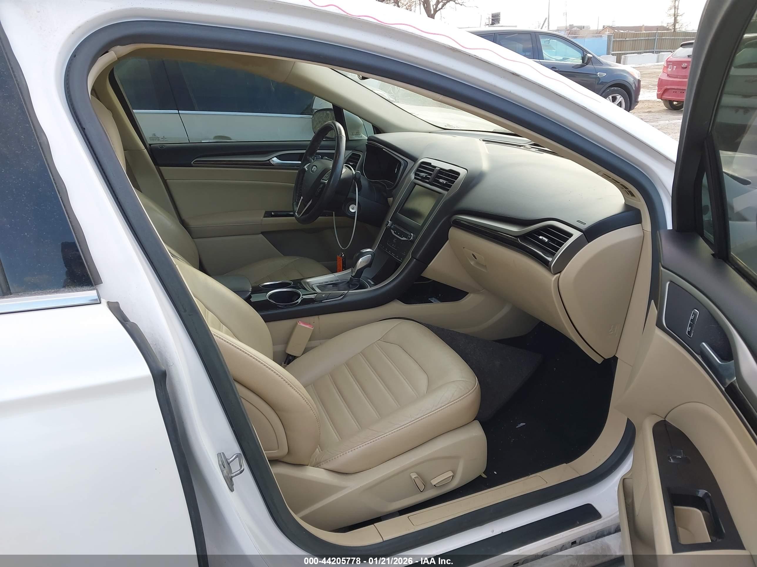 FORD FUSION image 5