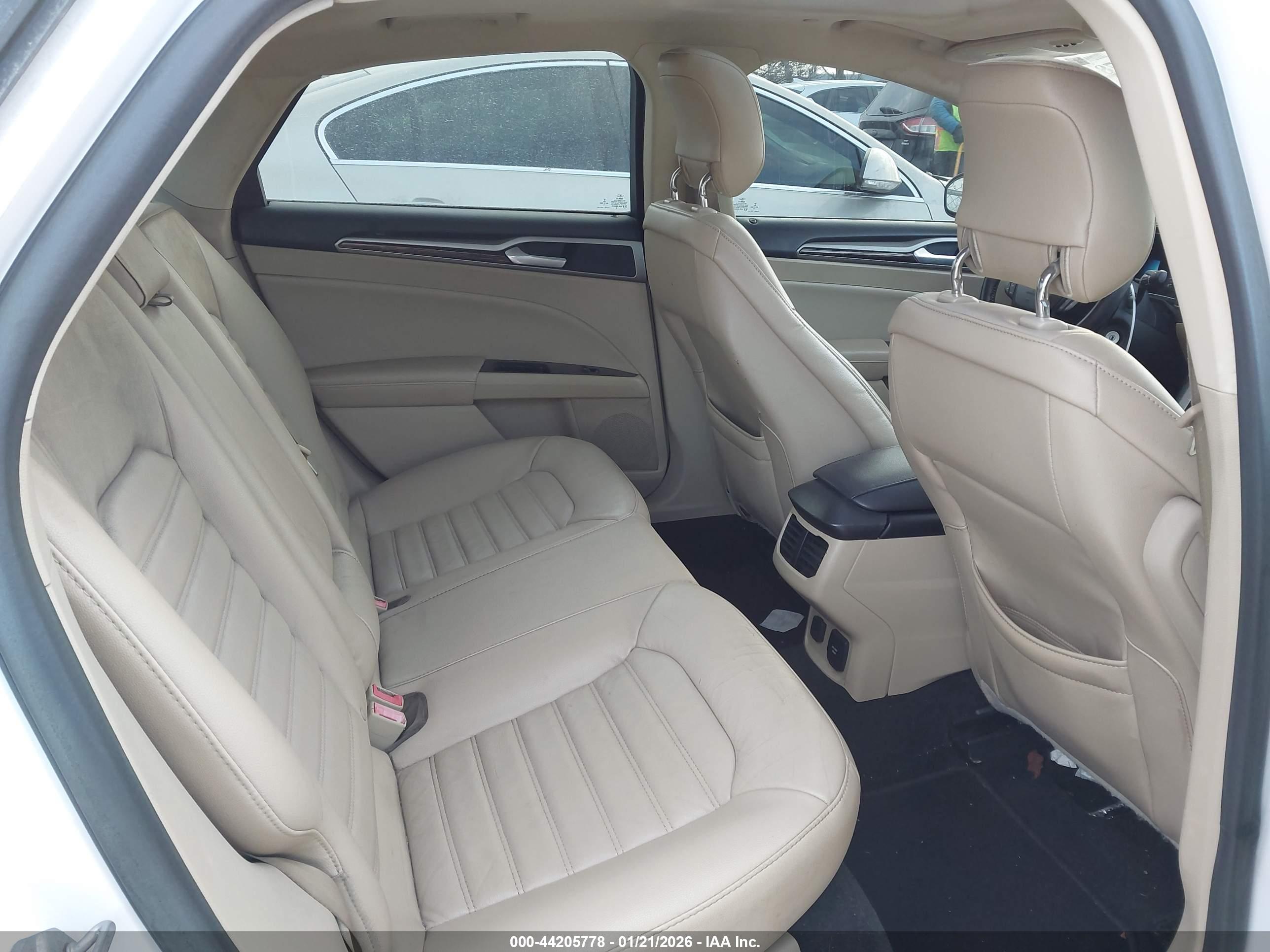 FORD FUSION image 8